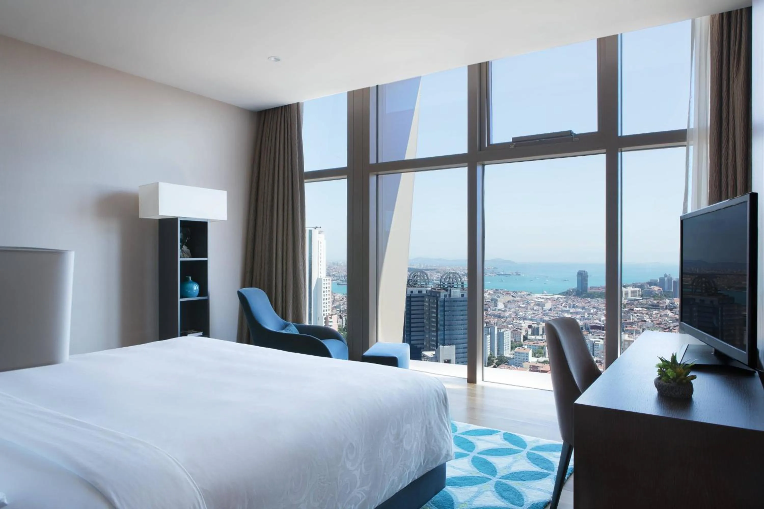 Bedroom, Bed in Istanbul Marriott Hotel Sisli