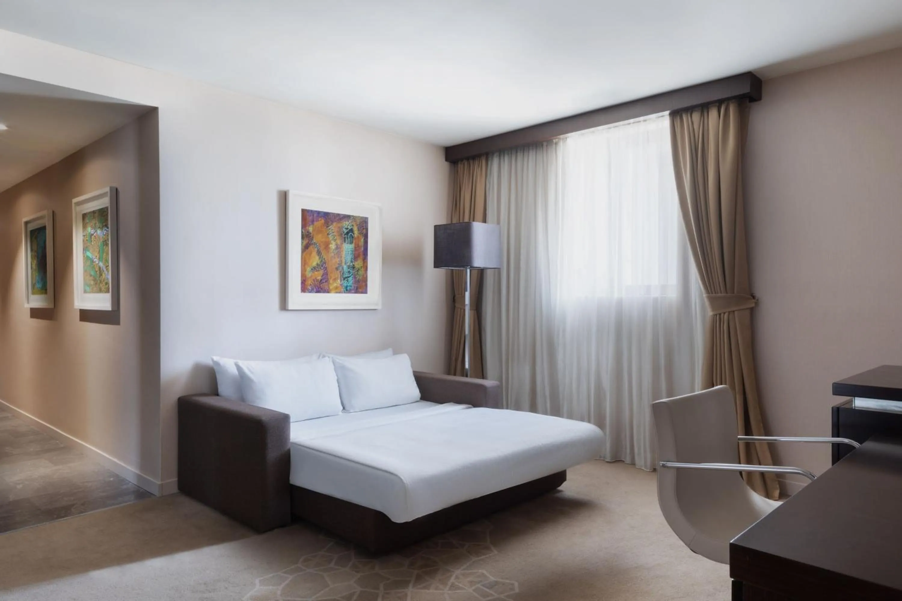 Photo of the whole room, Bed in Istanbul Marriott Hotel Sisli