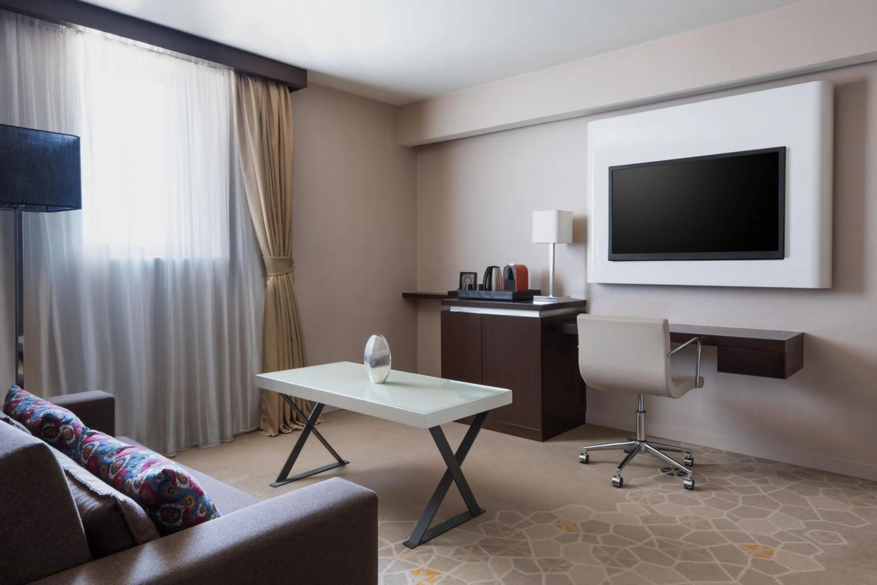 Living room in Istanbul Marriott Hotel Sisli