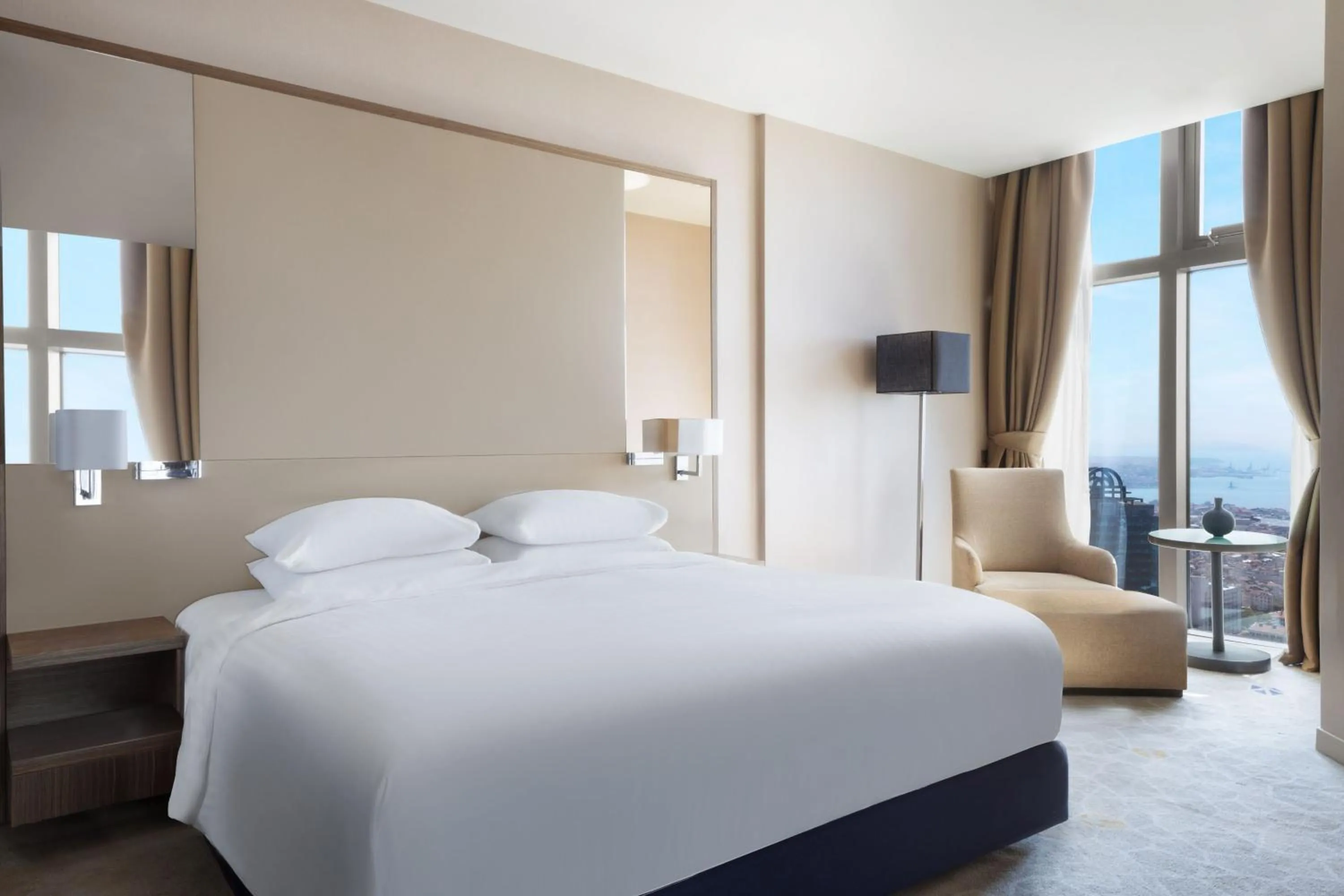 Bedroom, Bed in Istanbul Marriott Hotel Sisli