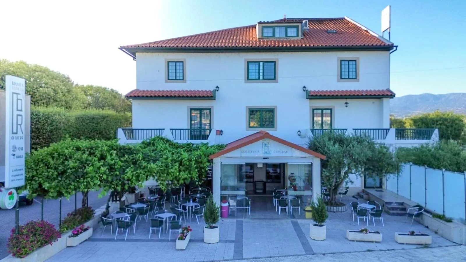 Property building in Hotel O Encontro