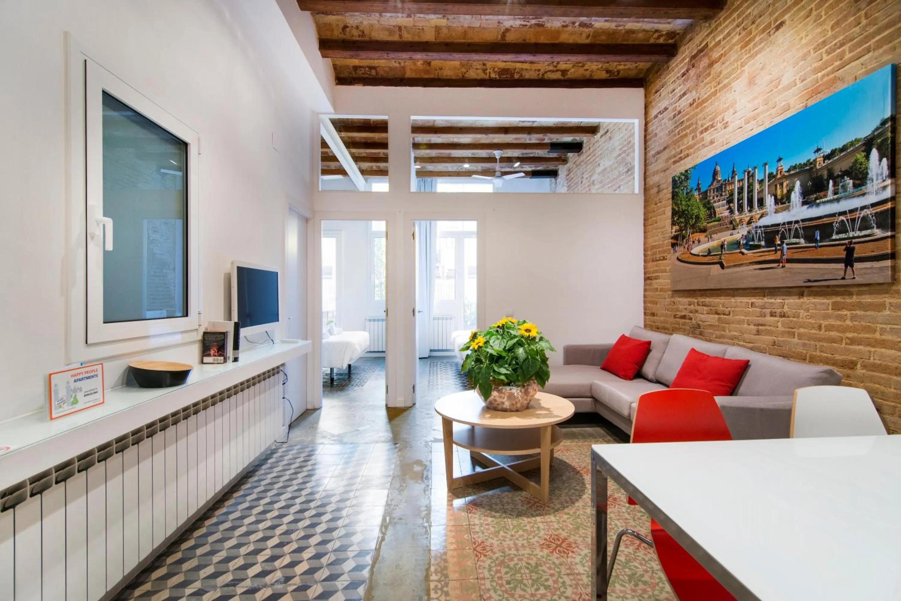 TV and multimedia in Happy People Plaza España Apartments