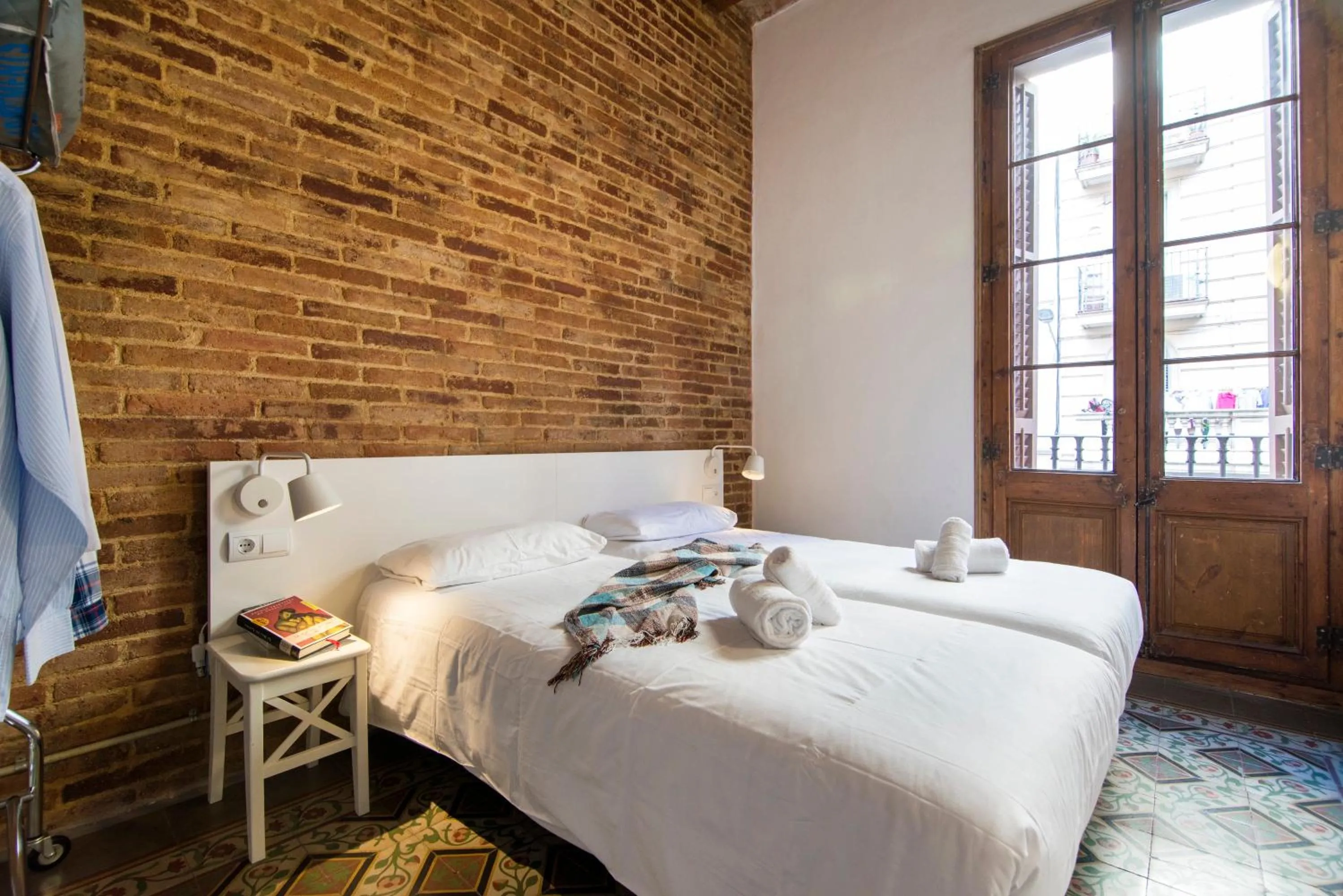 Bed in Happy People Plaza España Apartments