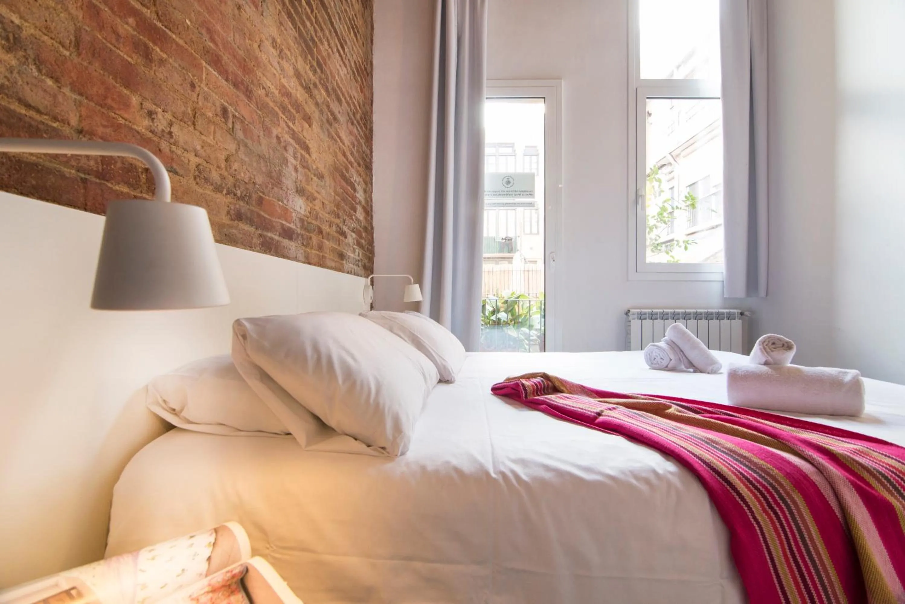 Bed in Happy People Plaza España Apartments
