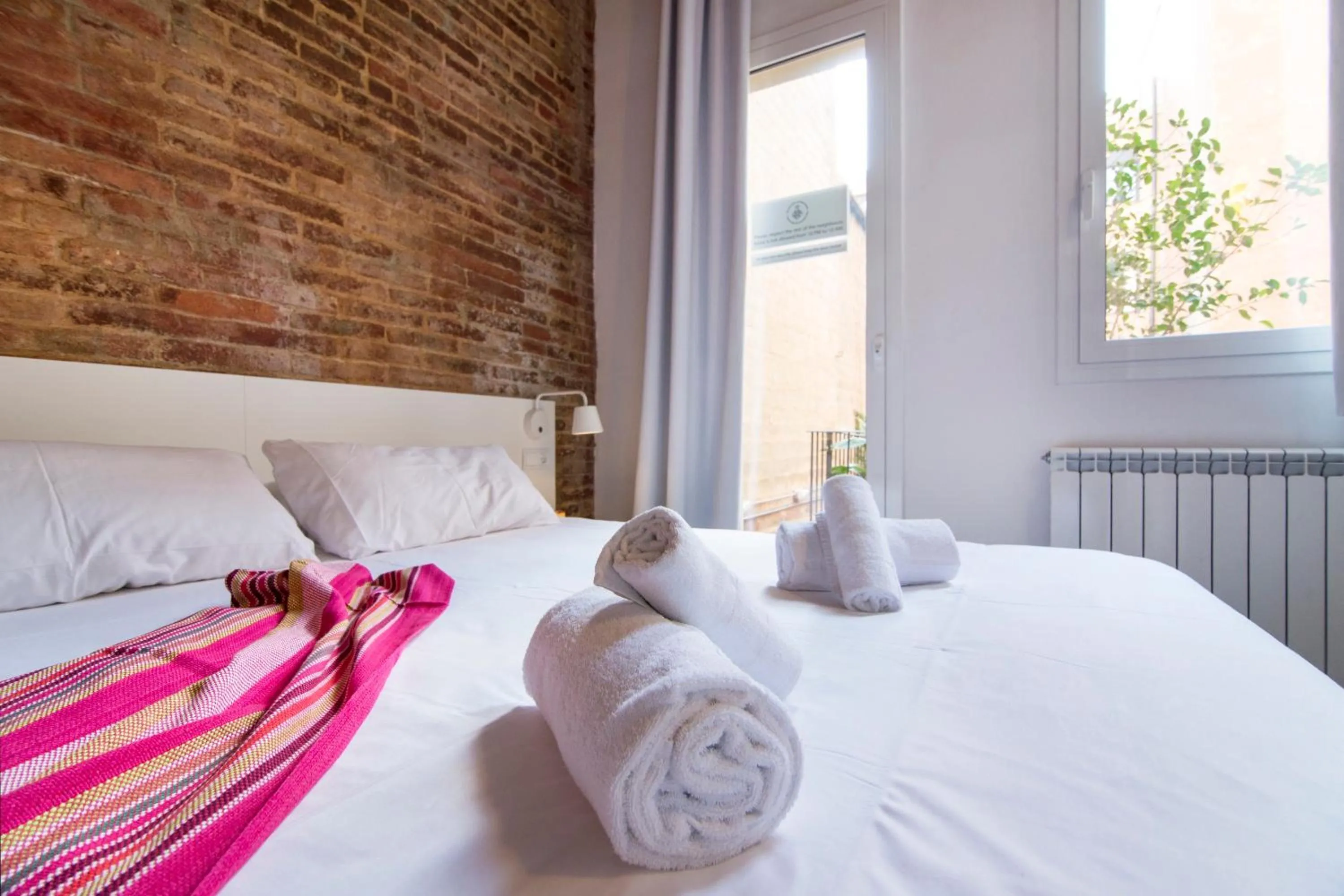Bed in Happy People Plaza España Apartments