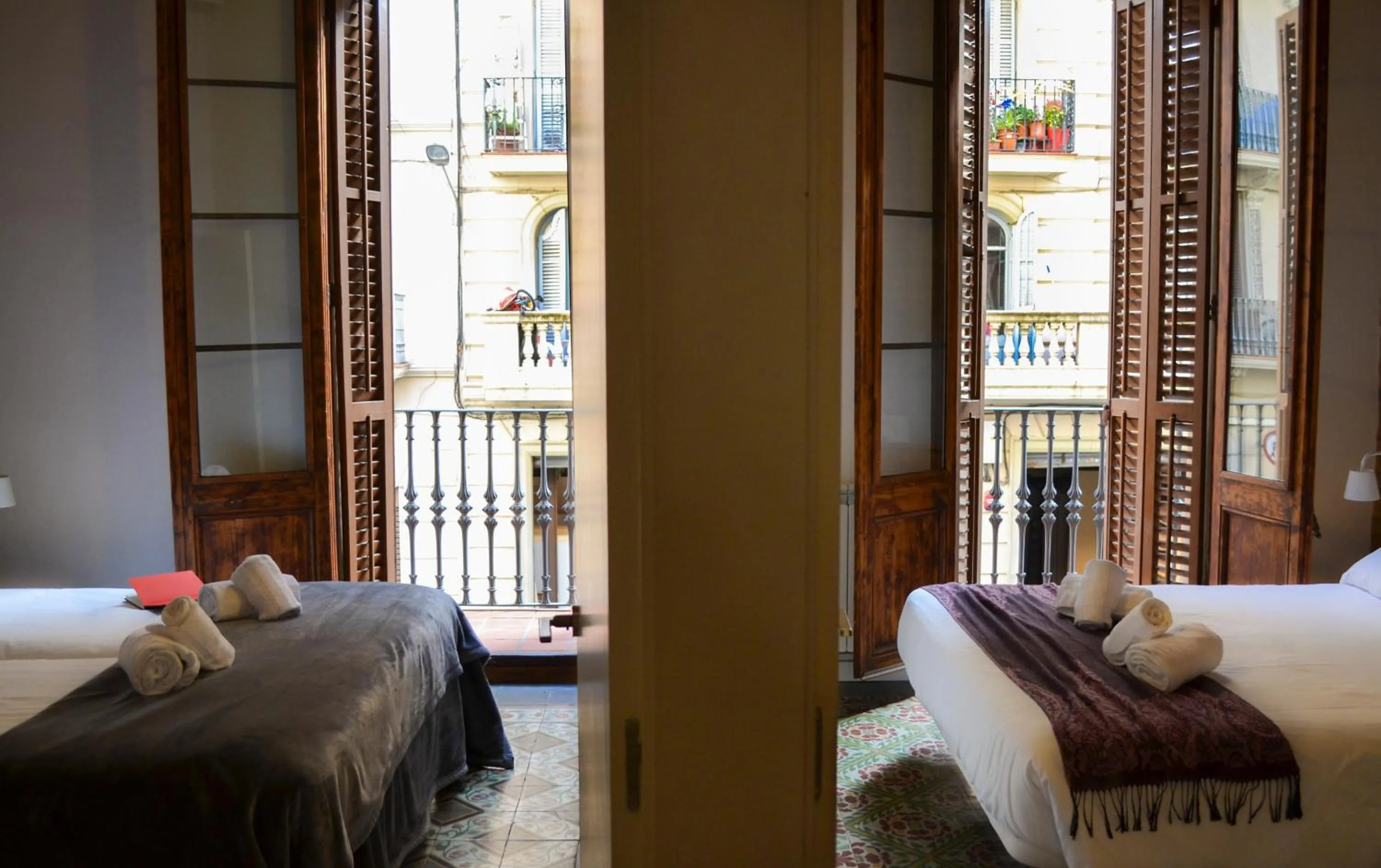 Bed in Happy People Plaza España Apartments