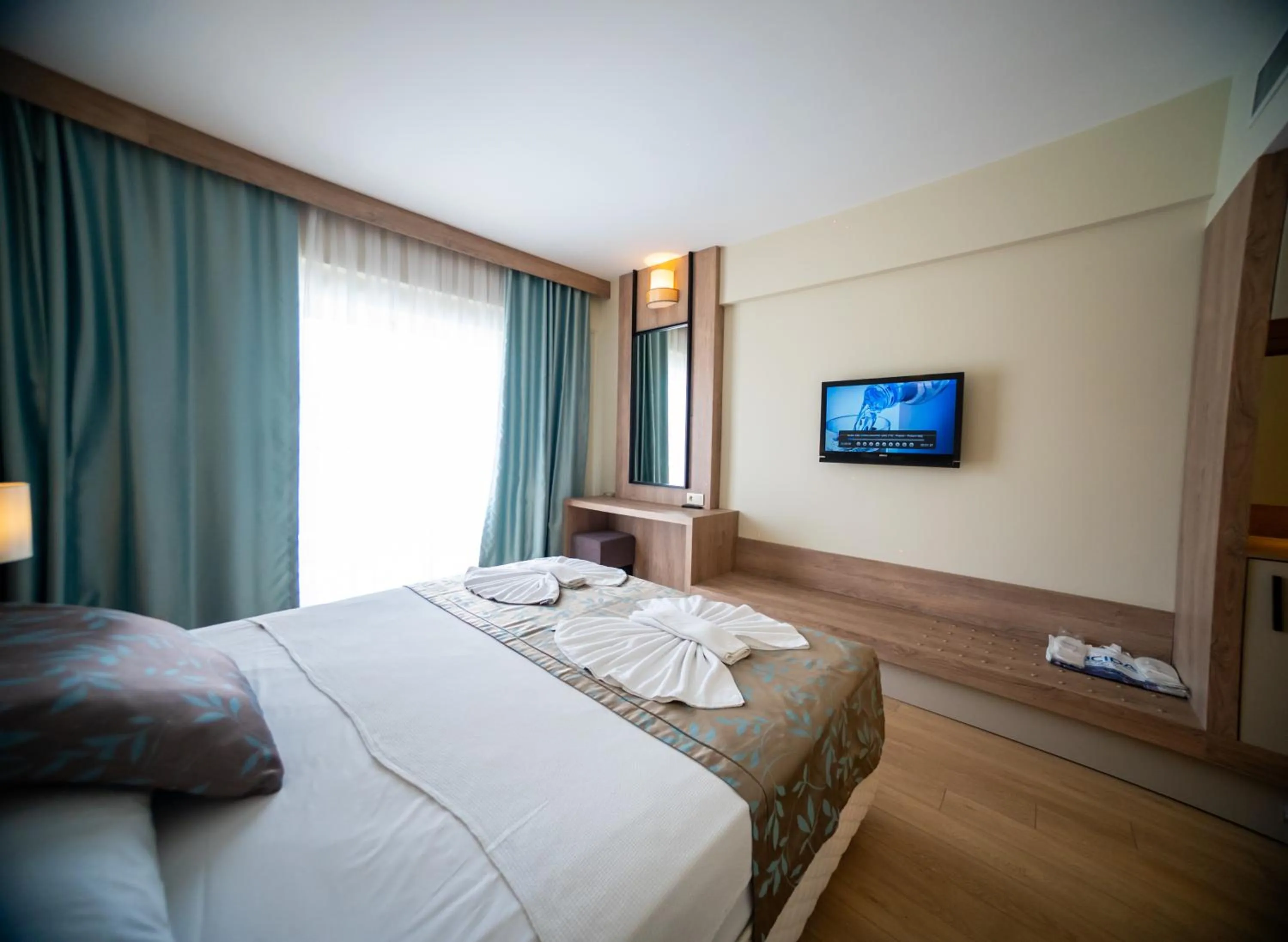 TV and multimedia, Bed in Lucida Beach Hotel - Ultra All Inclusive