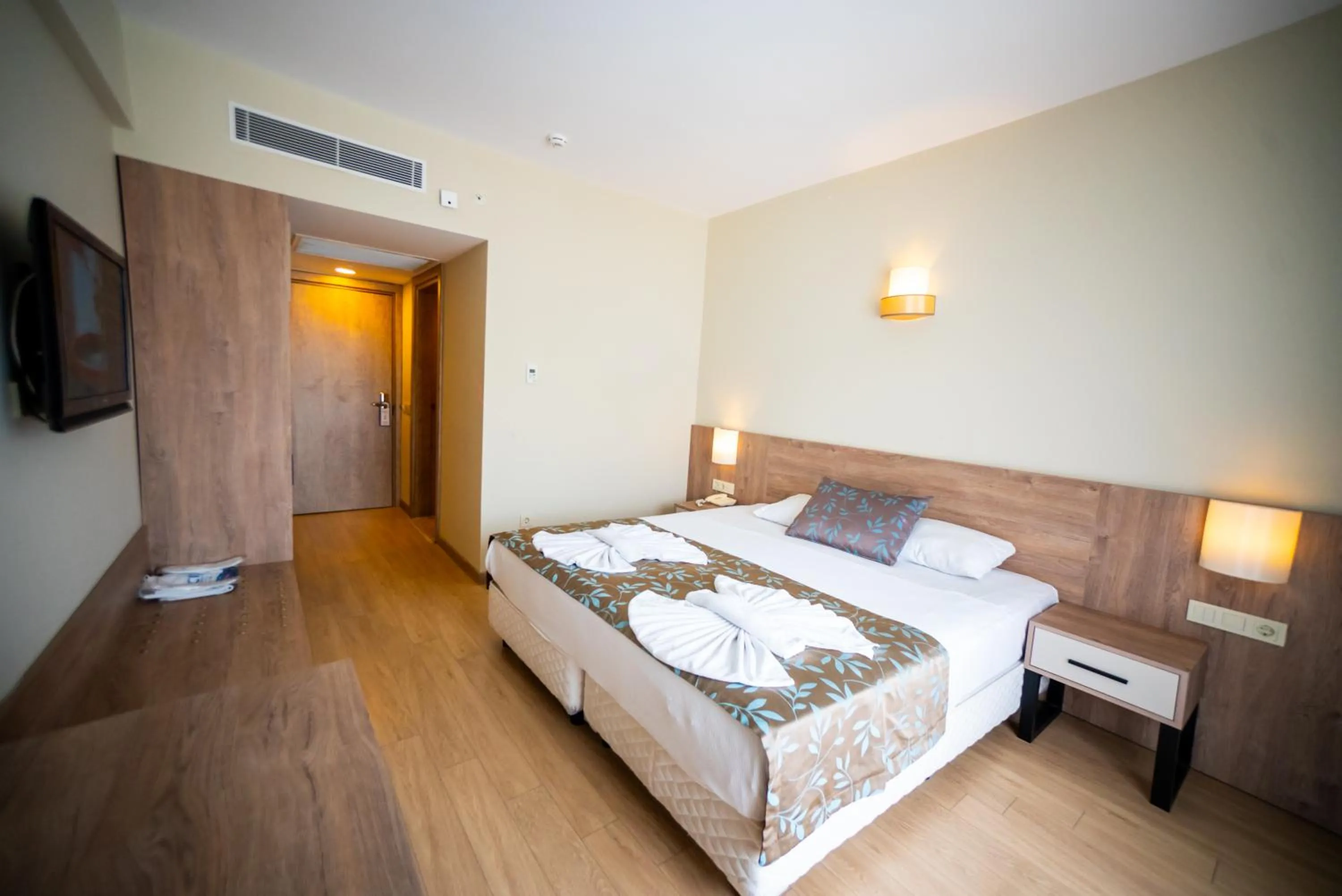 Bedroom, Bed in Lucida Beach Hotel - Ultra All Inclusive