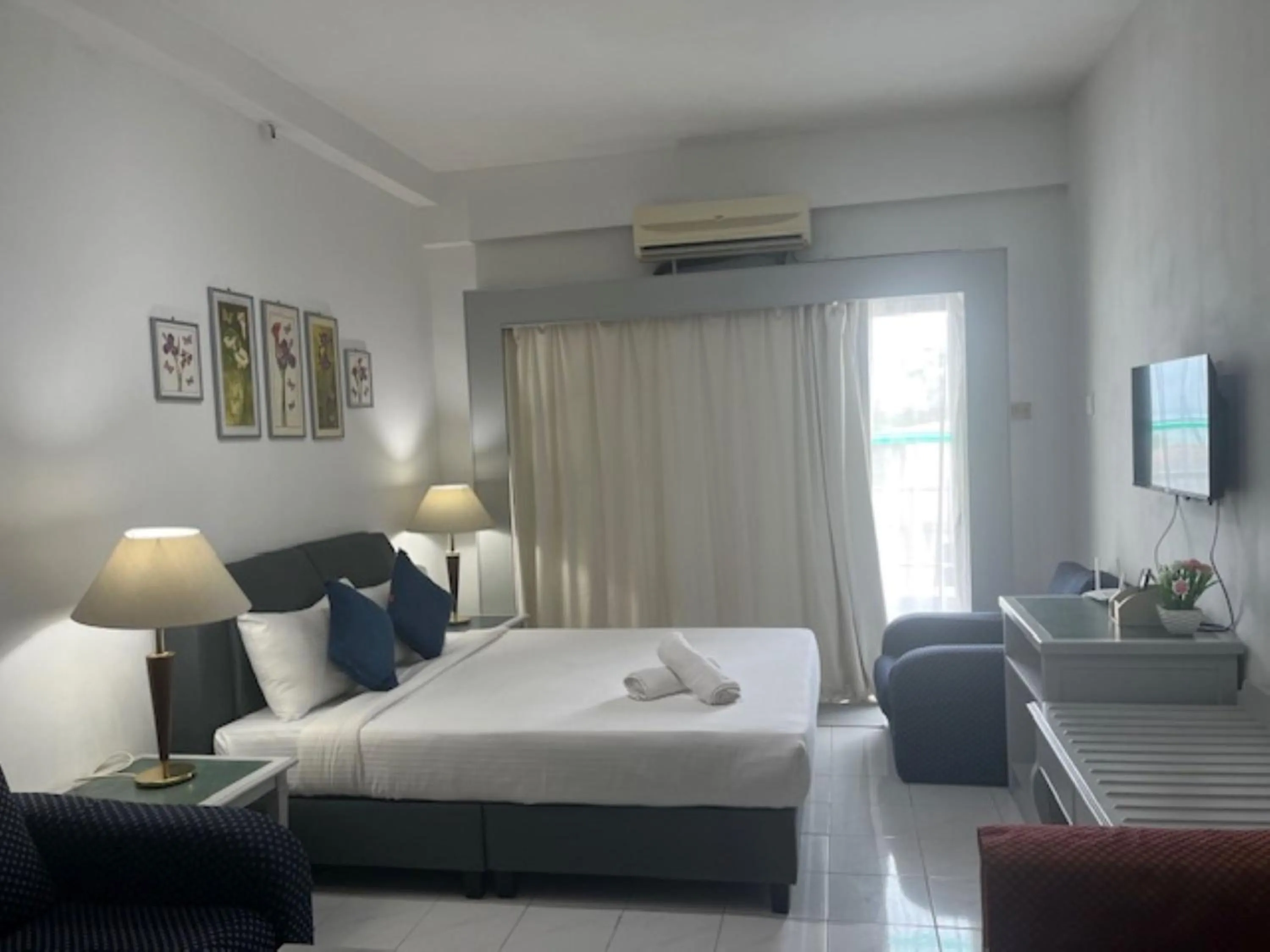 Living room, Bed in Paradise by the Sea in Penang by Veron at Rainbow Paradise