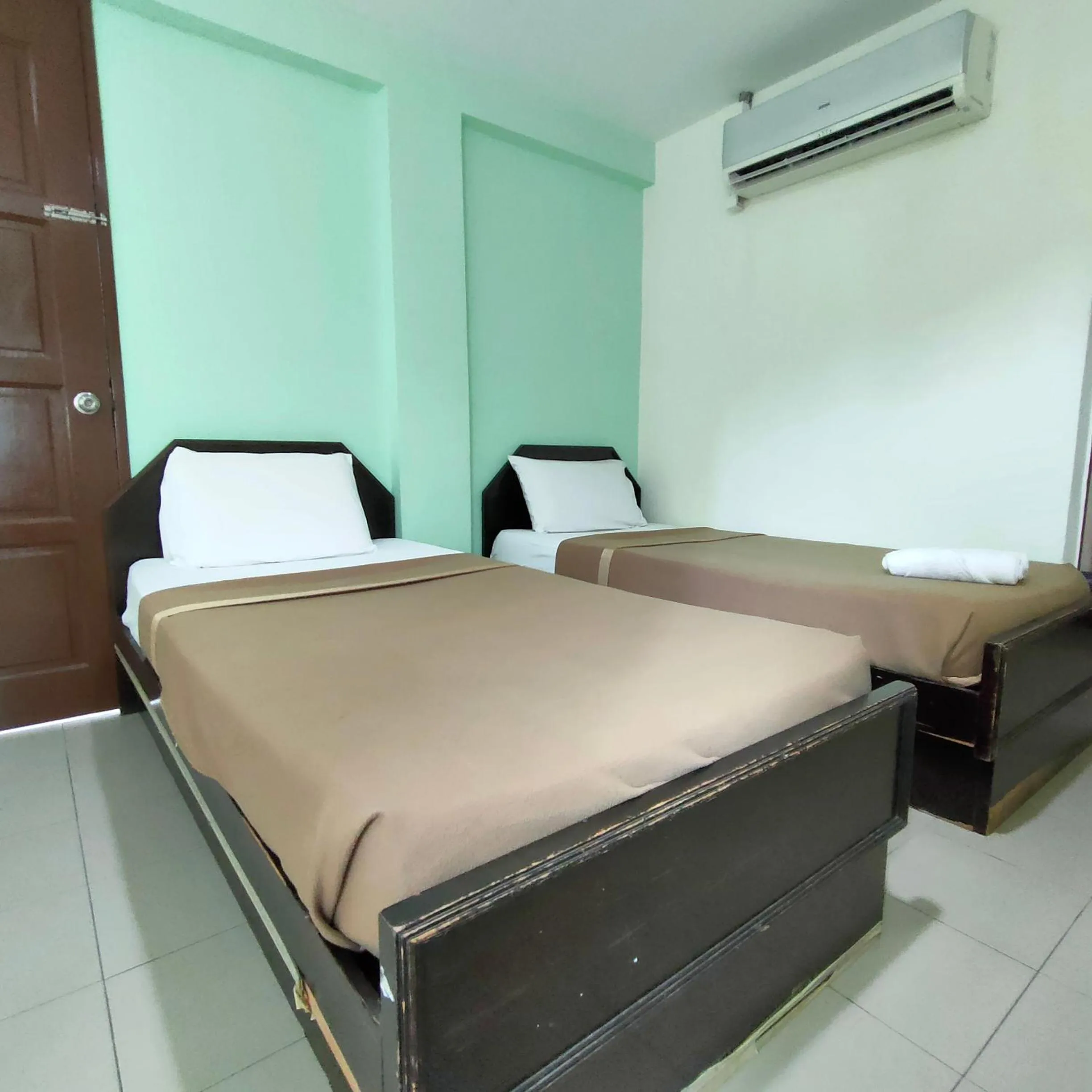 Bedroom, Bed in Best One Hotel