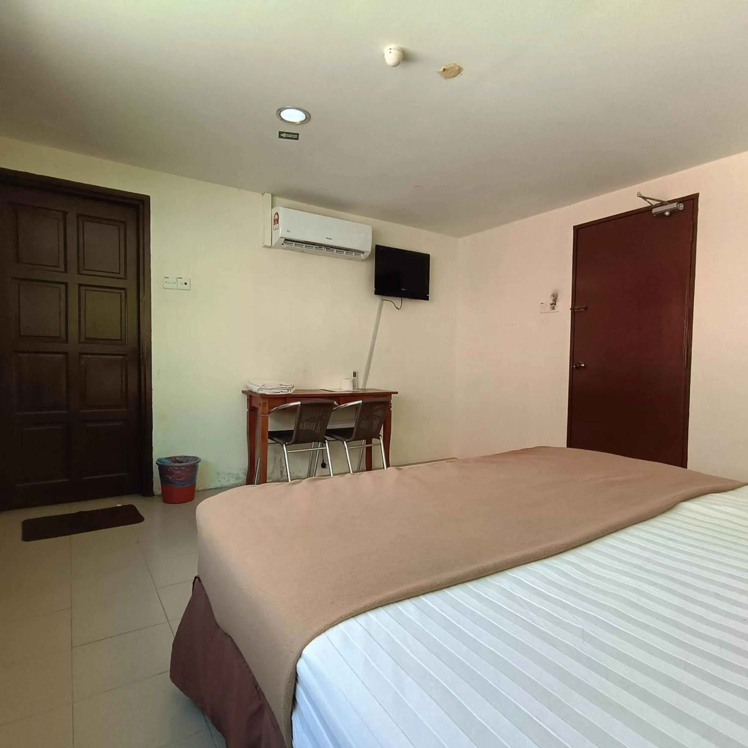 Bedroom, Bed in Best One Hotel