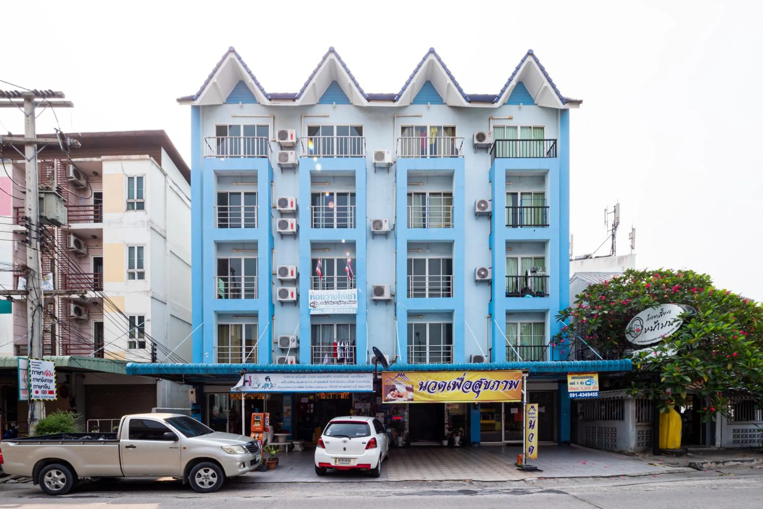 Property building in Si Fah at Bangsaen Hotel