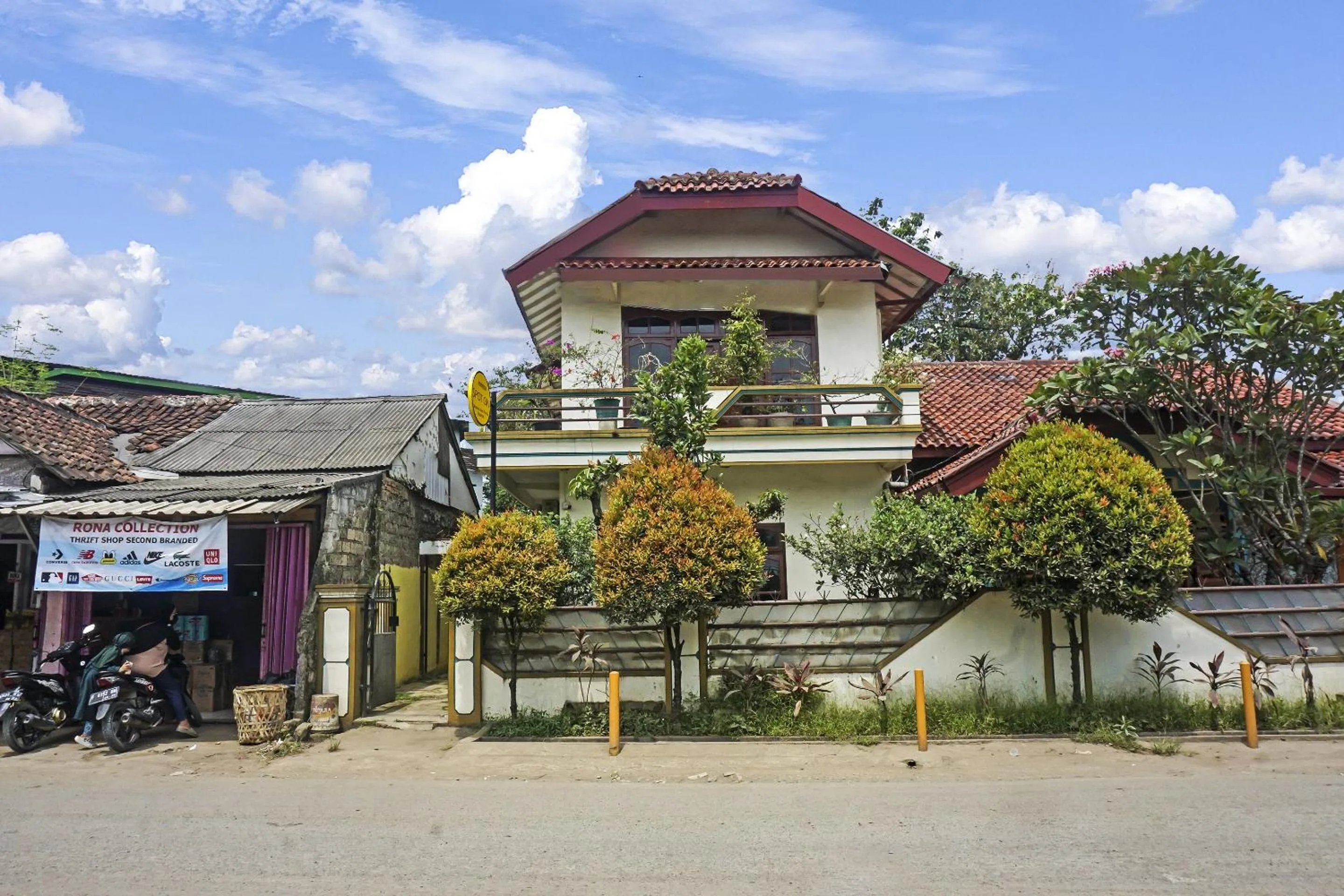 Facade/entrance in Hotel O Wisma Asri Putra Syariah