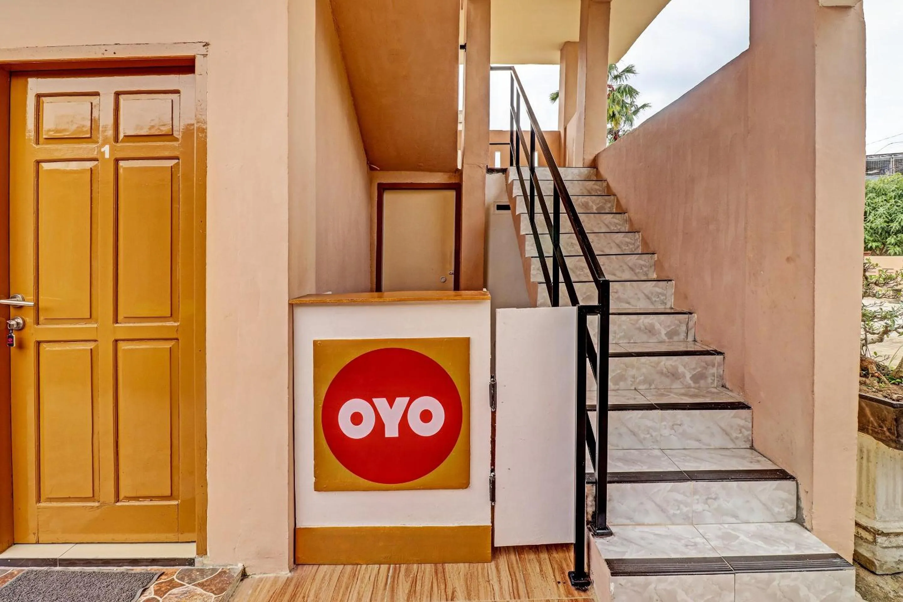 Lobby or reception in OYO 90945 Arizon Kost