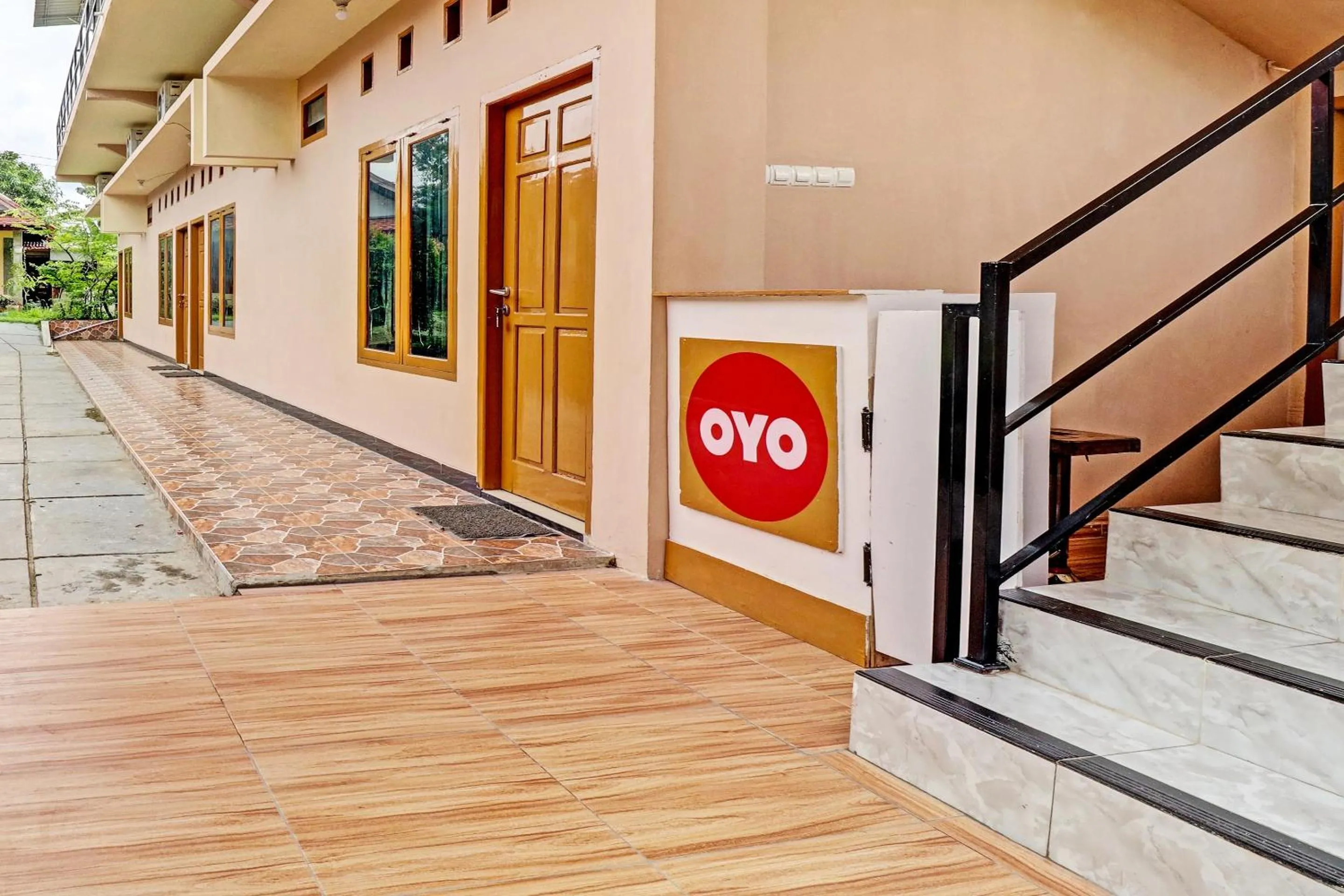 Lobby or reception in OYO 90945 Arizon Kost