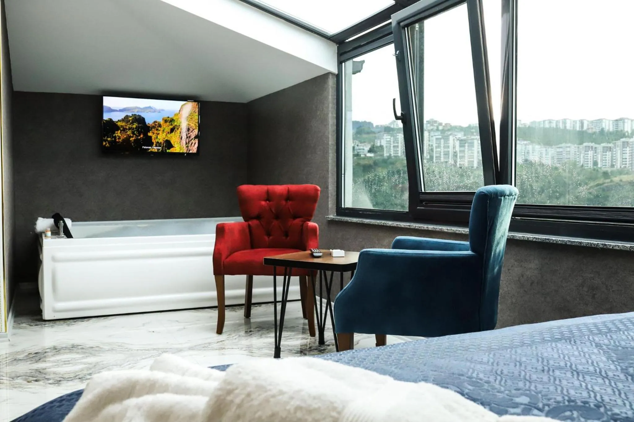 Hot Tub in Melissa Suite