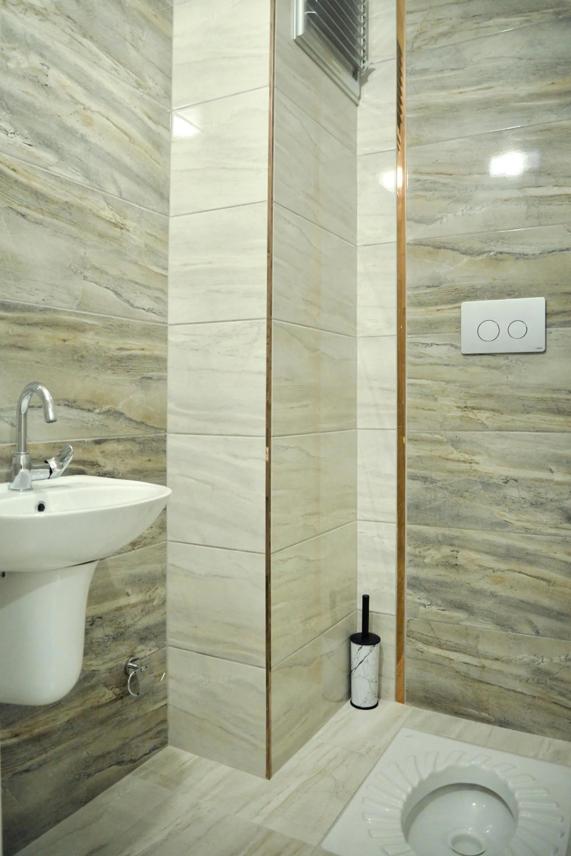 Toilet in Melissa Suite