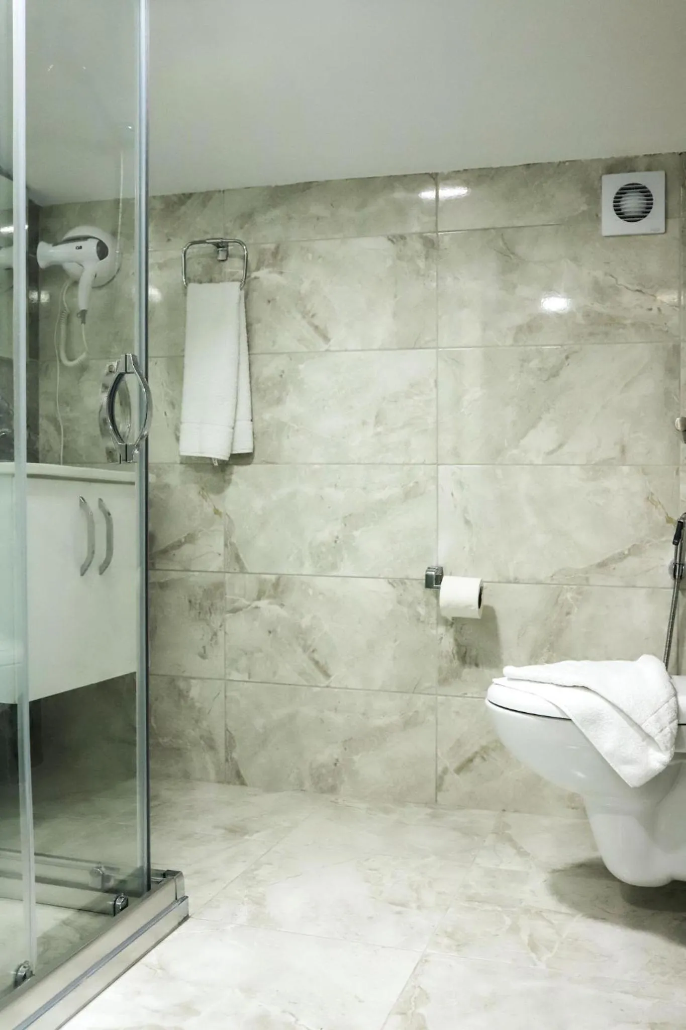 Toilet in Melissa Suite