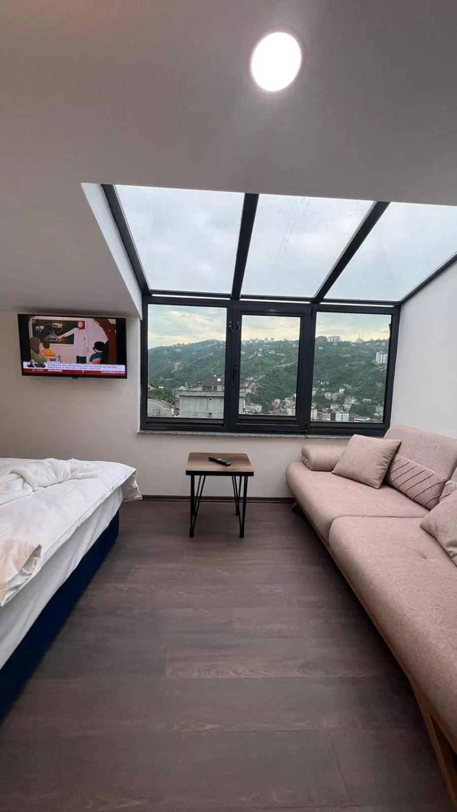 Mountain view, Bed in Melissa Suite