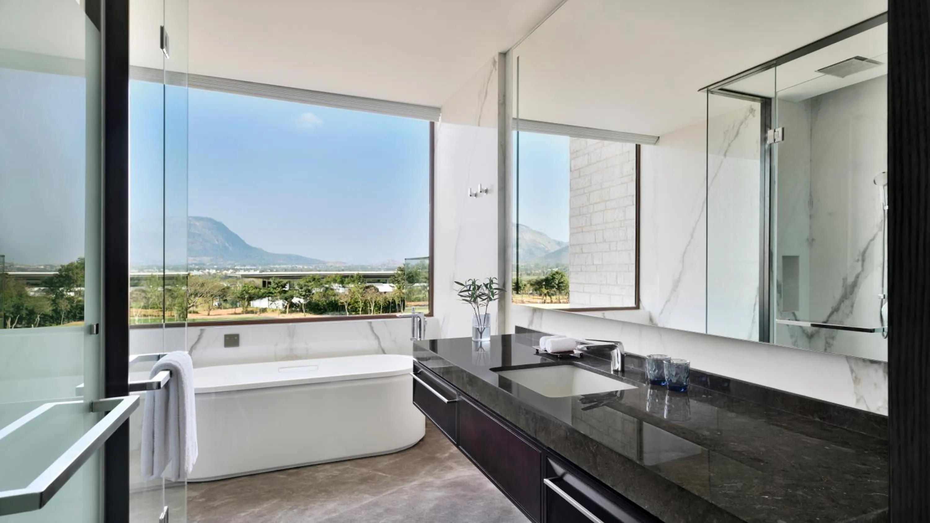 Bathroom in JW Marriott Hotel Bengaluru Prestige Golfshire Resort & Spa