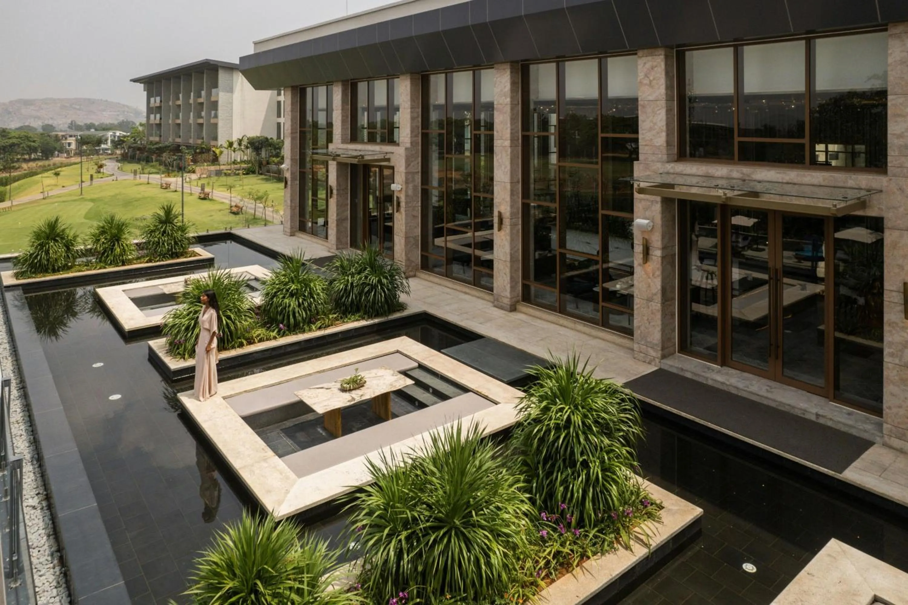 Lounge or bar in JW Marriott Hotel Bengaluru Prestige Golfshire Resort & Spa