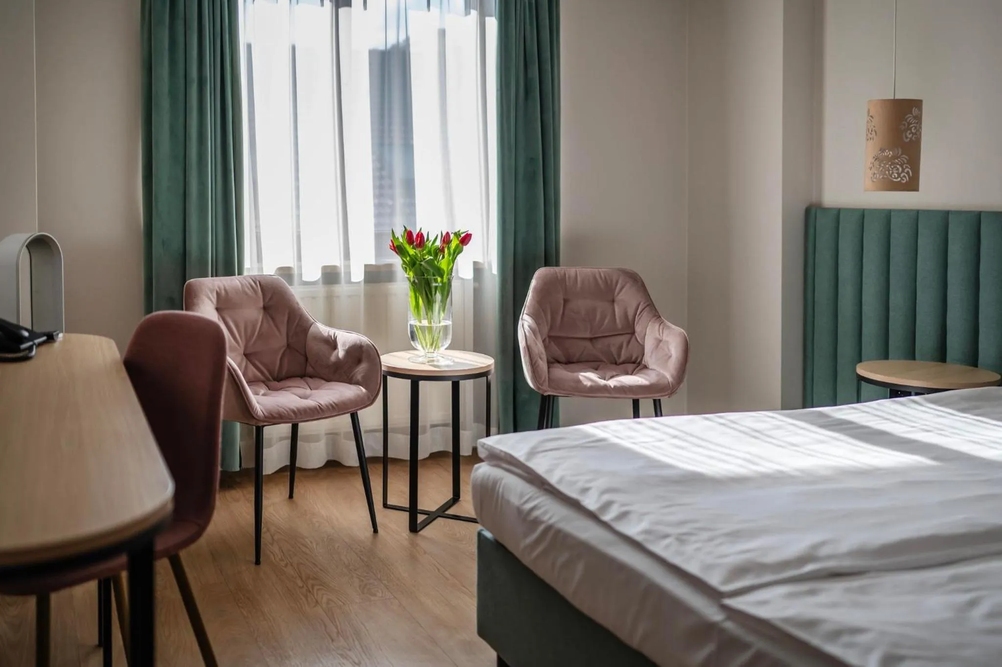 Seating area, Bed in Hotel H12****