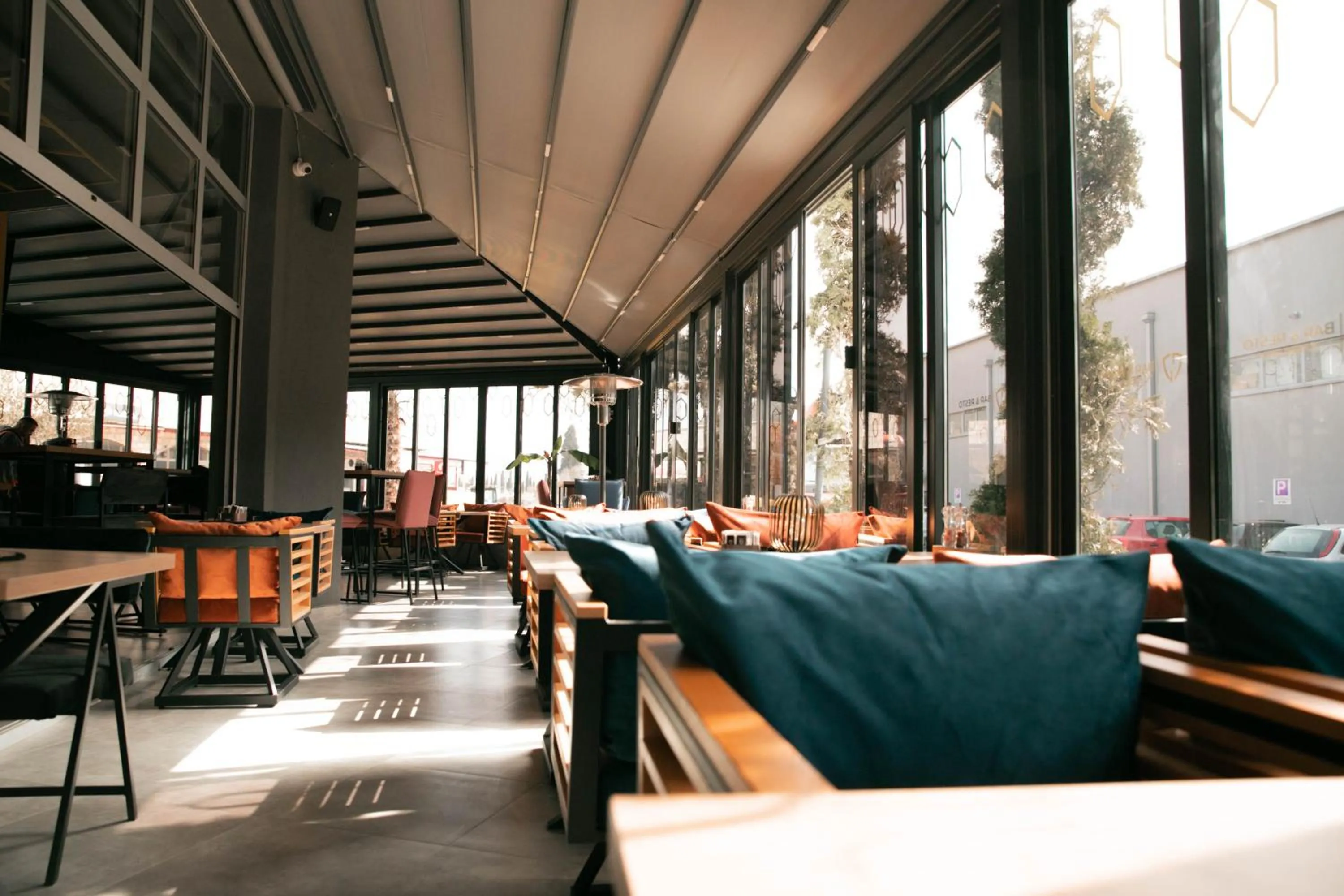 Restaurant/places to eat in Hotel Carpe Diem