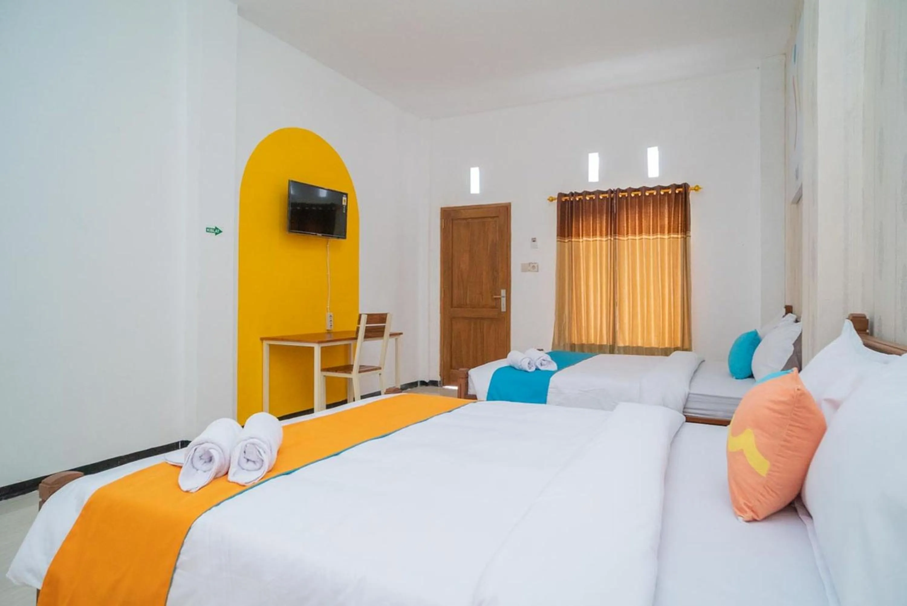 Bedroom, Bed in Sans Hotel Queen Batu