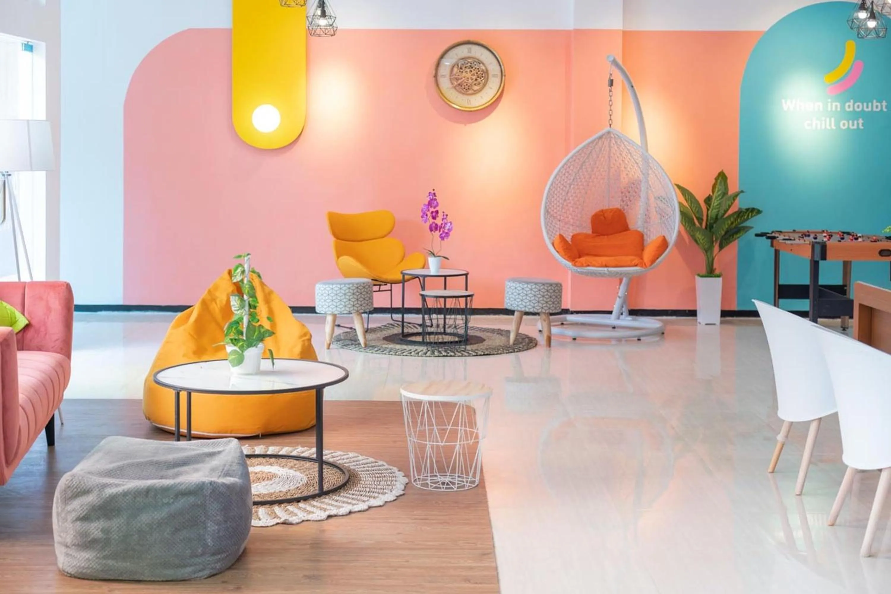 Seating area in Sans Hotel Queen Batu