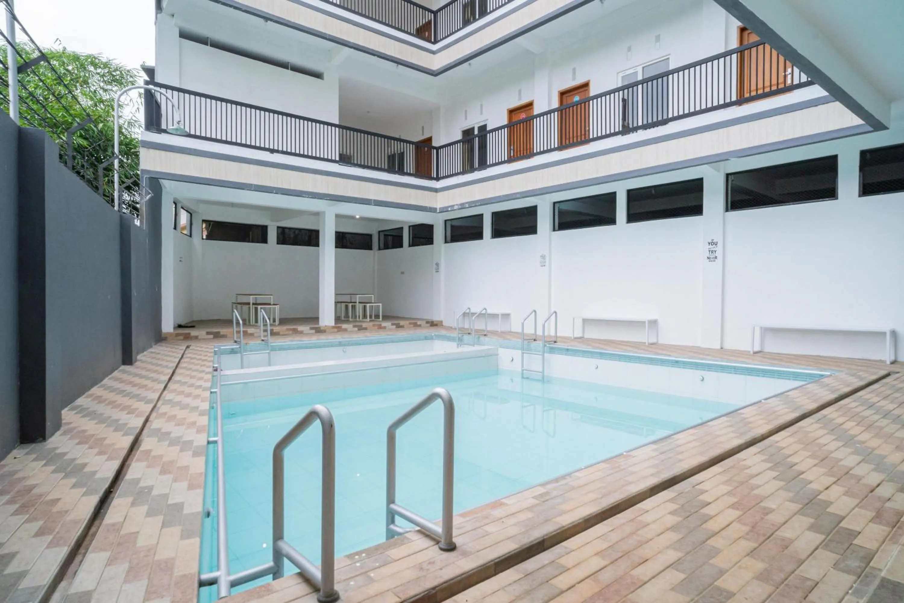 Swimming pool in Sans Hotel Queen Batu