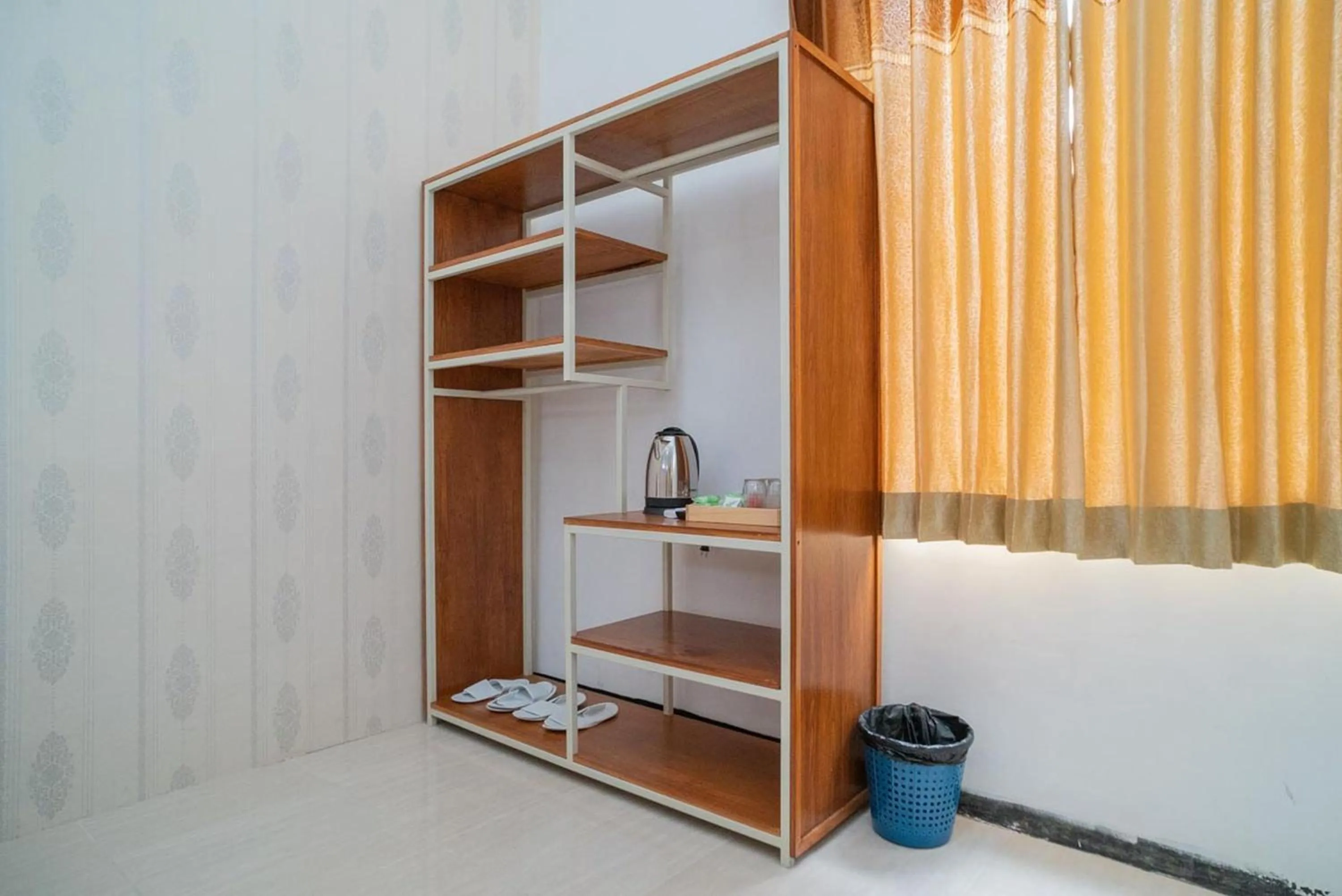 Bedroom, Bed in Sans Hotel Queen Batu