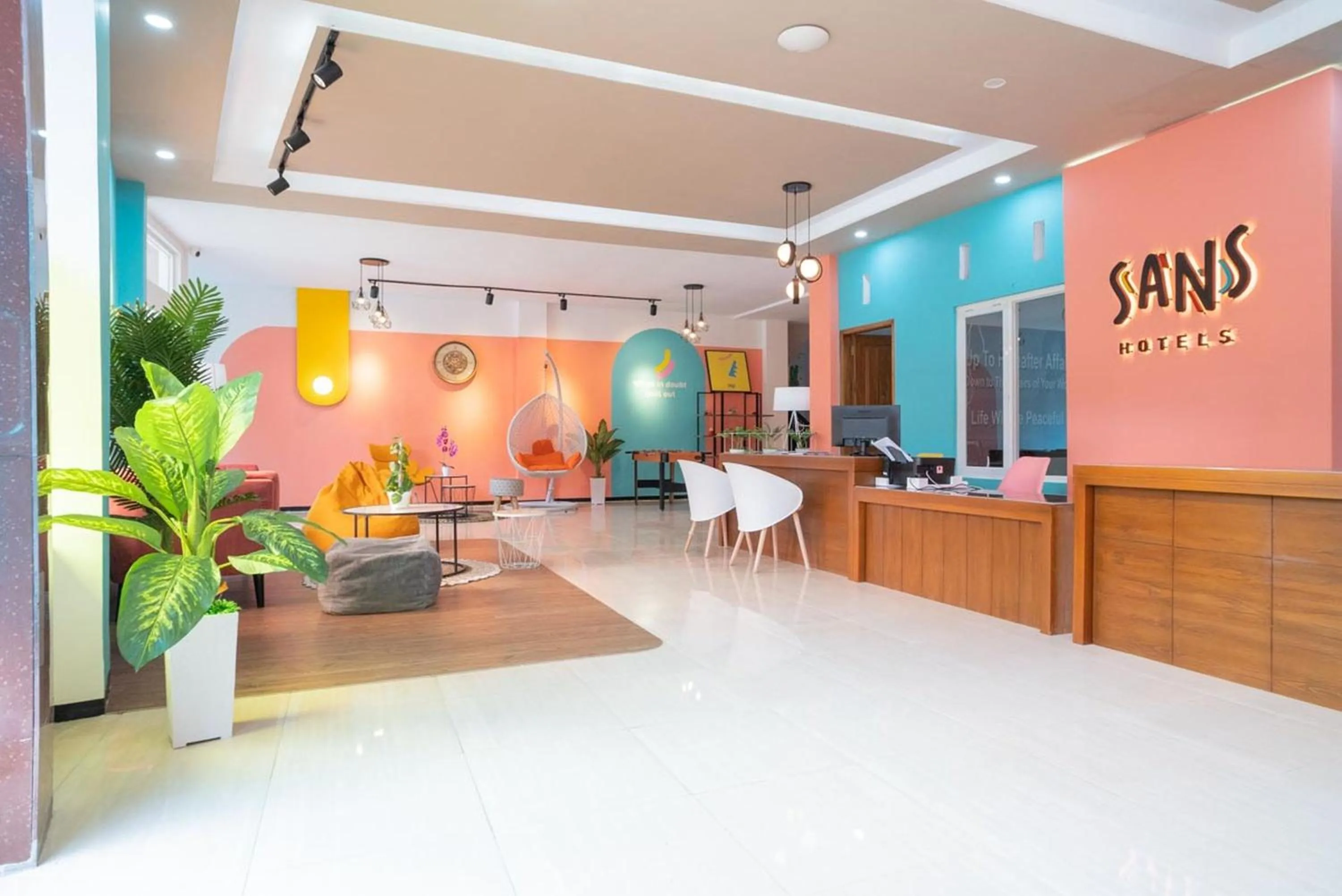Lobby or reception in Sans Hotel Queen Batu