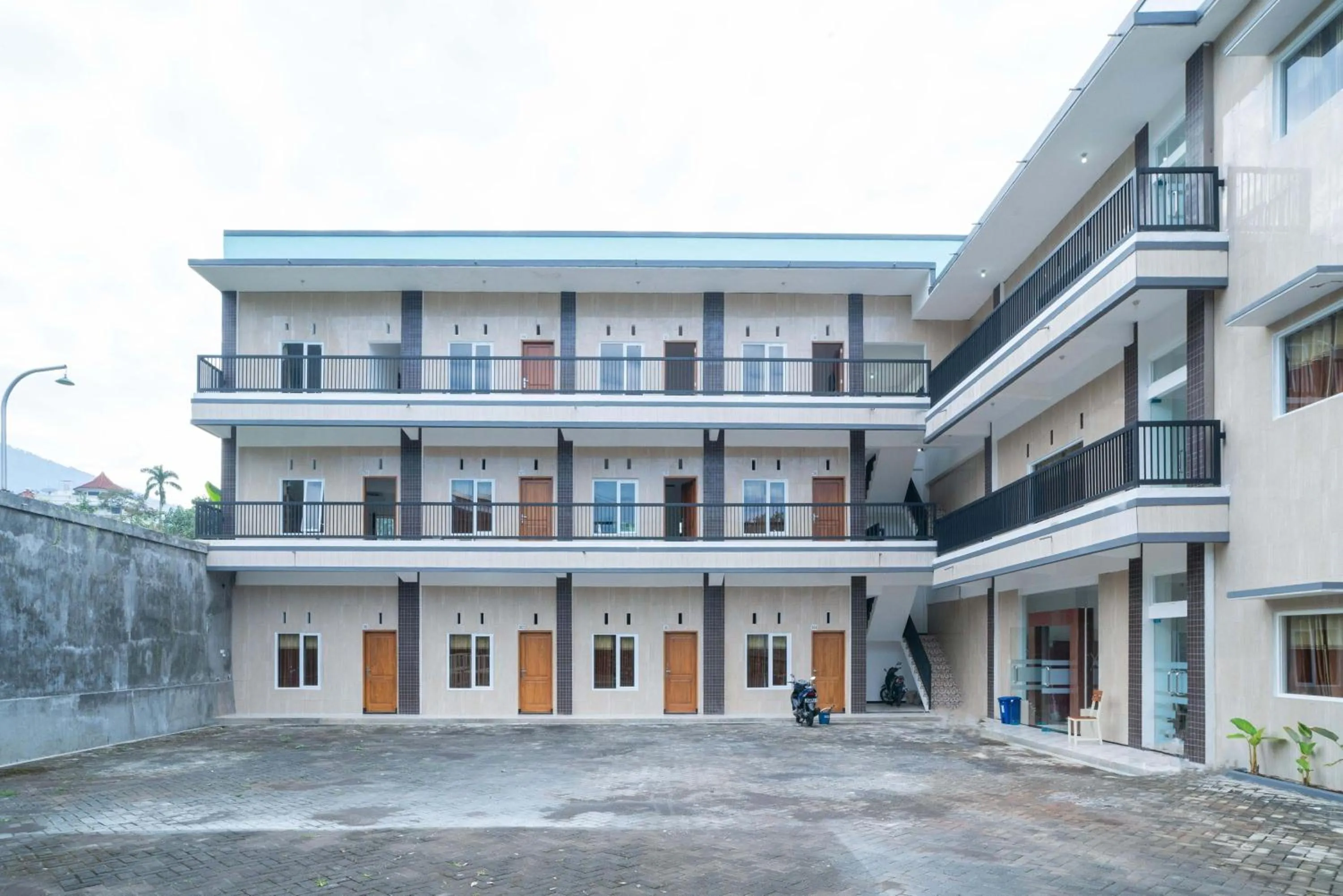 Property building in Sans Hotel Queen Batu