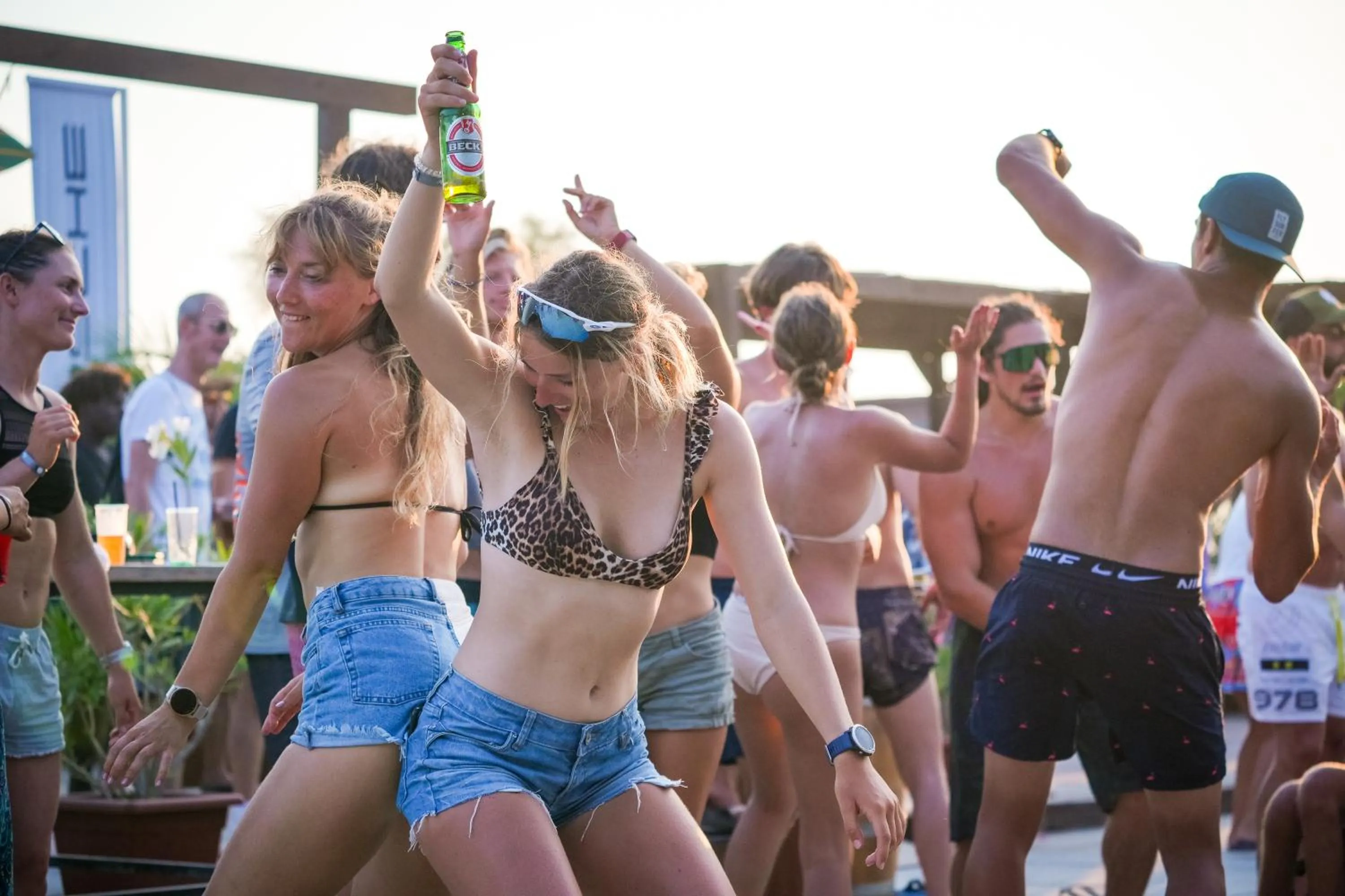 People in Hang Loose Cottage Hotel & Resort 4 stelle Gizzeria Calabria