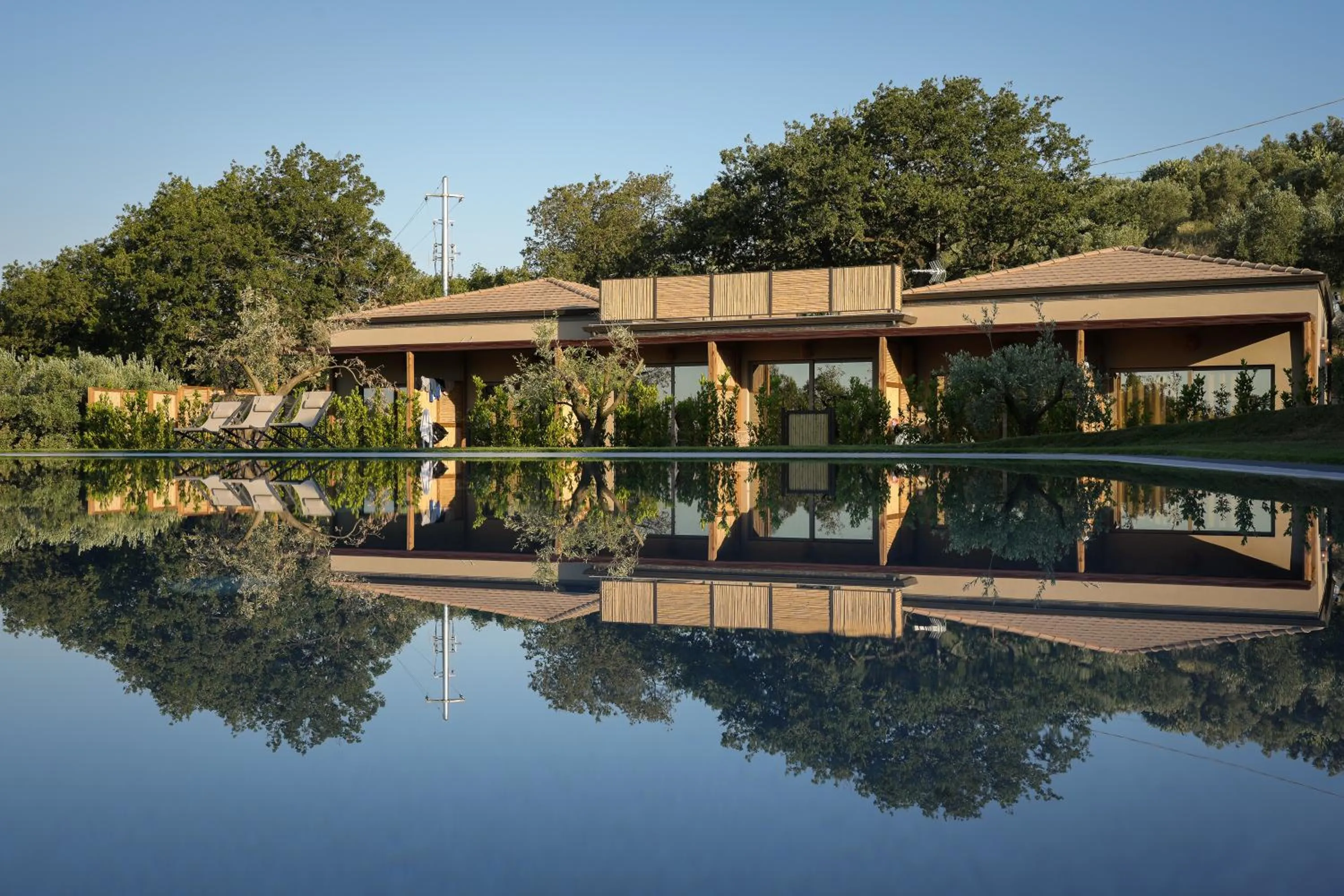 Property building in Hang Loose Cottage Hotel & Resort 4 stelle Gizzeria Calabria