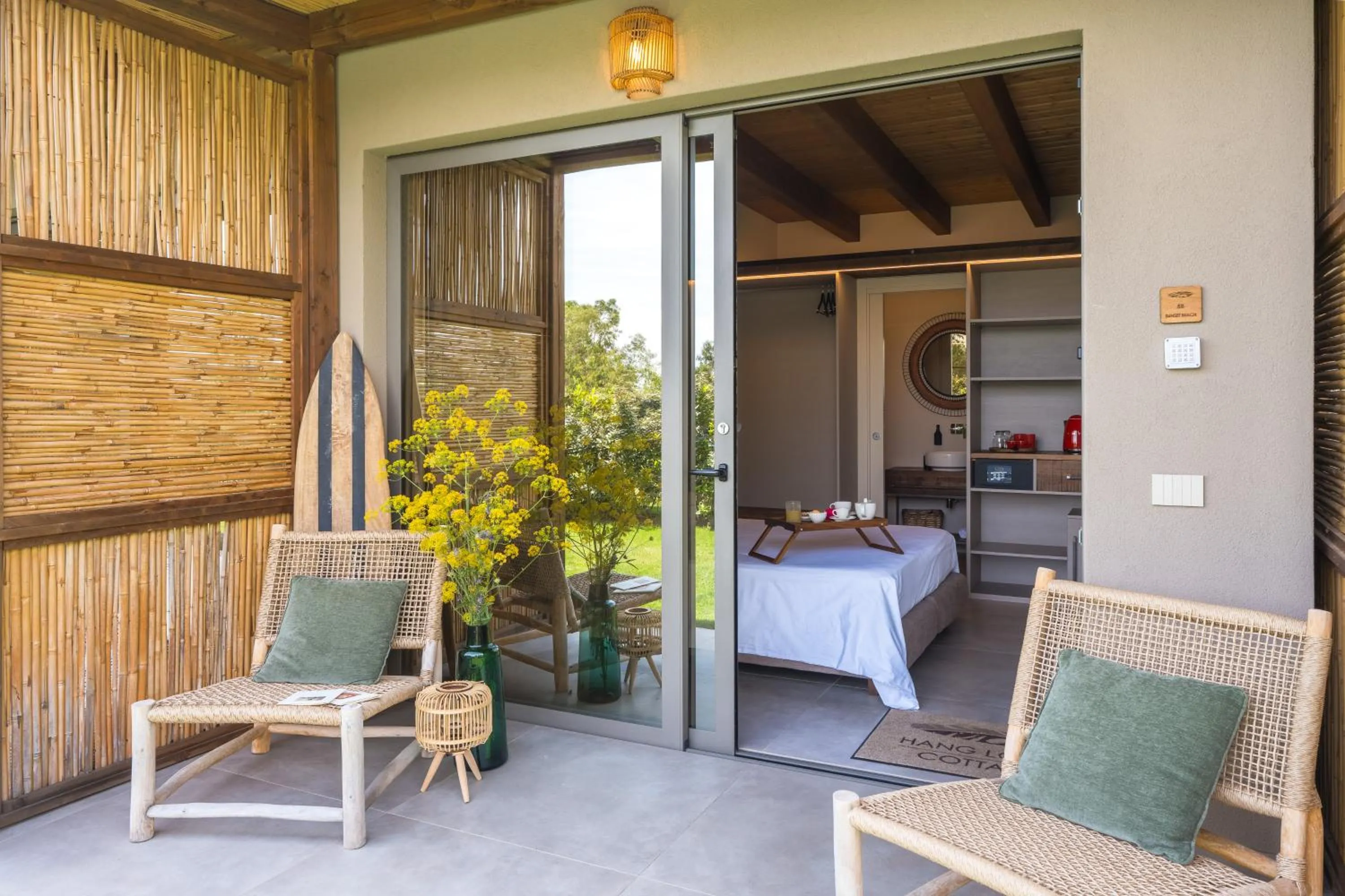 Patio in Hang Loose Cottage Hotel & Resort 4 stelle Gizzeria Calabria