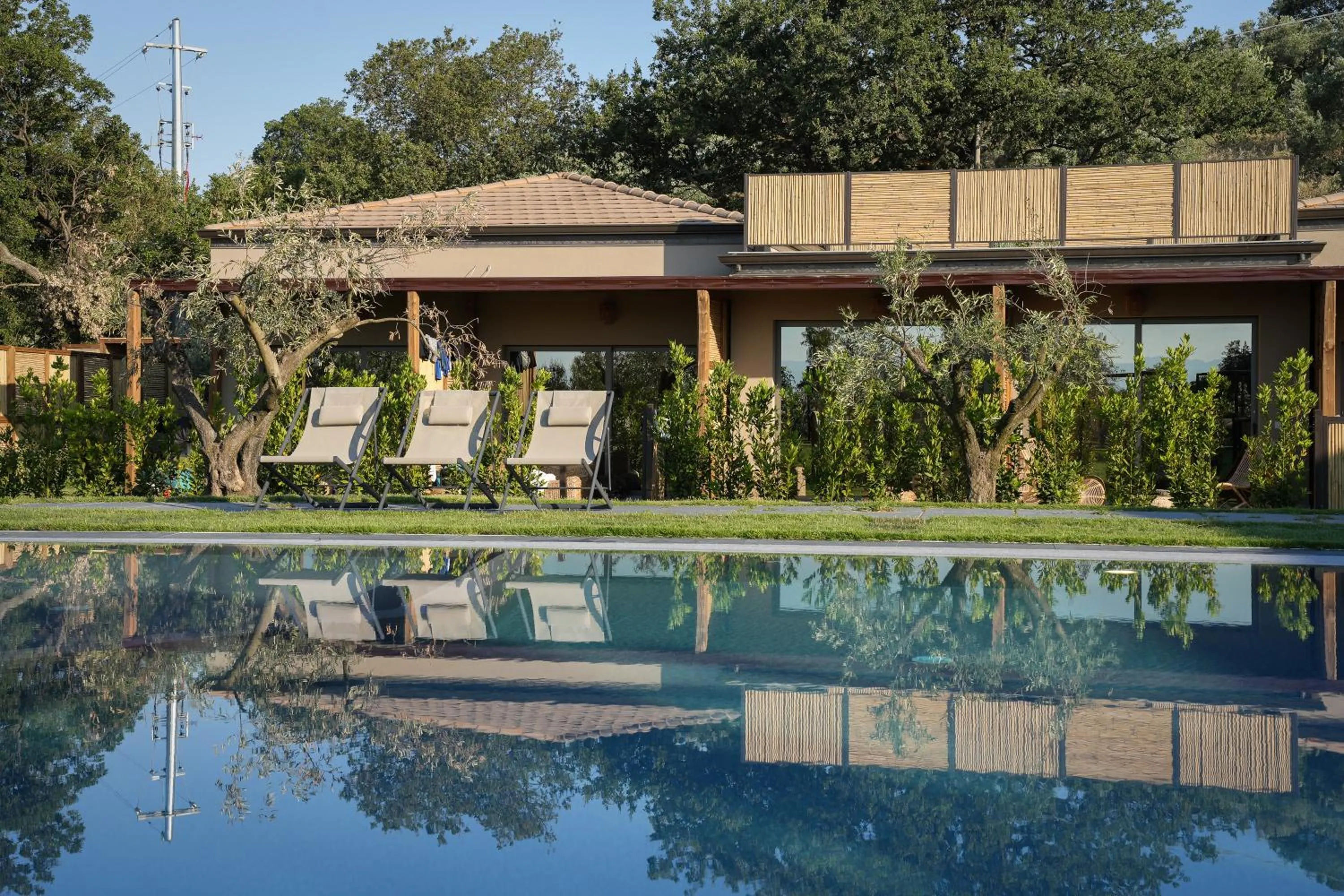 Property building in Hang Loose Cottage Hotel & Resort 4 stelle Gizzeria Calabria