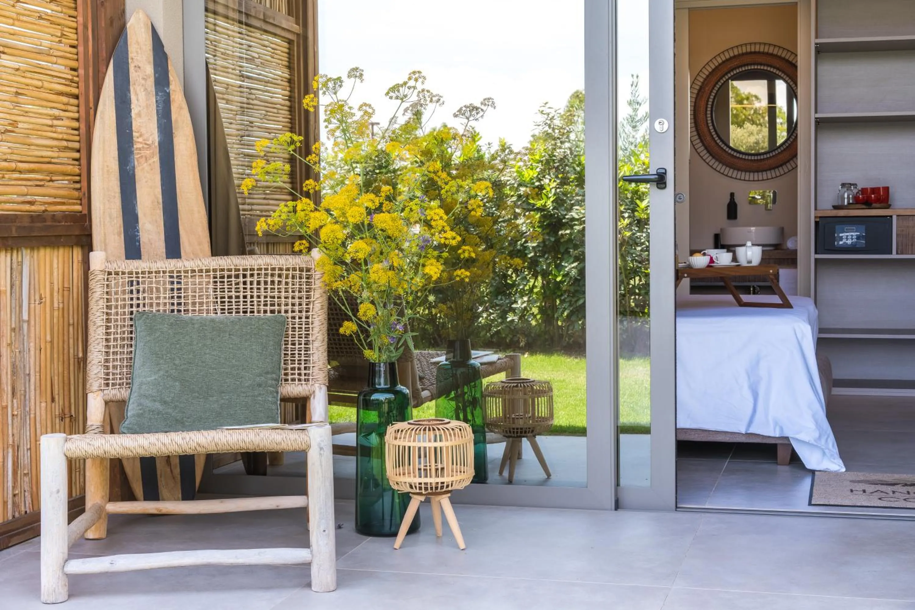 Patio in Hang Loose Cottage Hotel & Resort 4 stelle Gizzeria Calabria