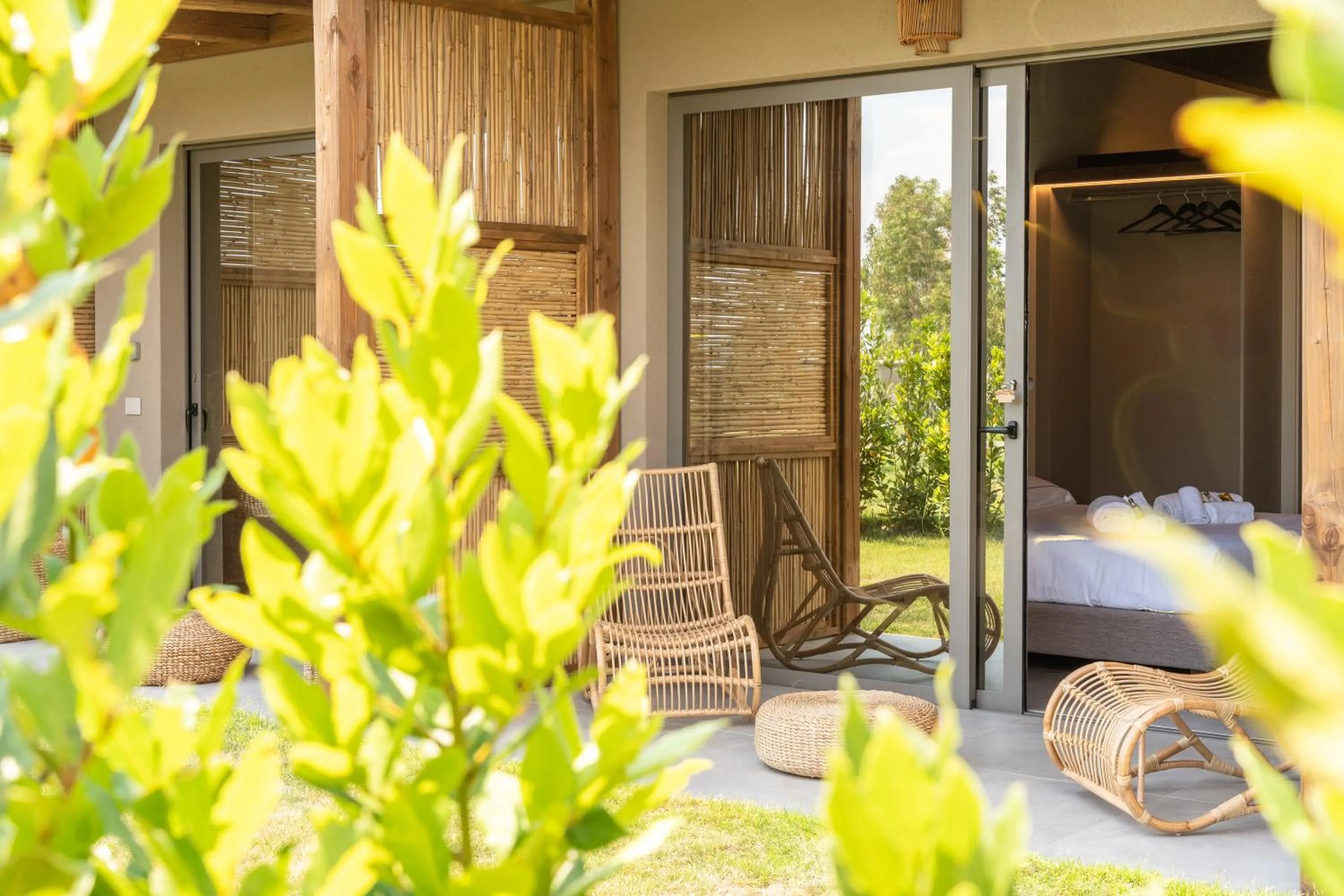 Patio in Hang Loose Cottage Hotel & Resort 4 stelle Gizzeria Calabria