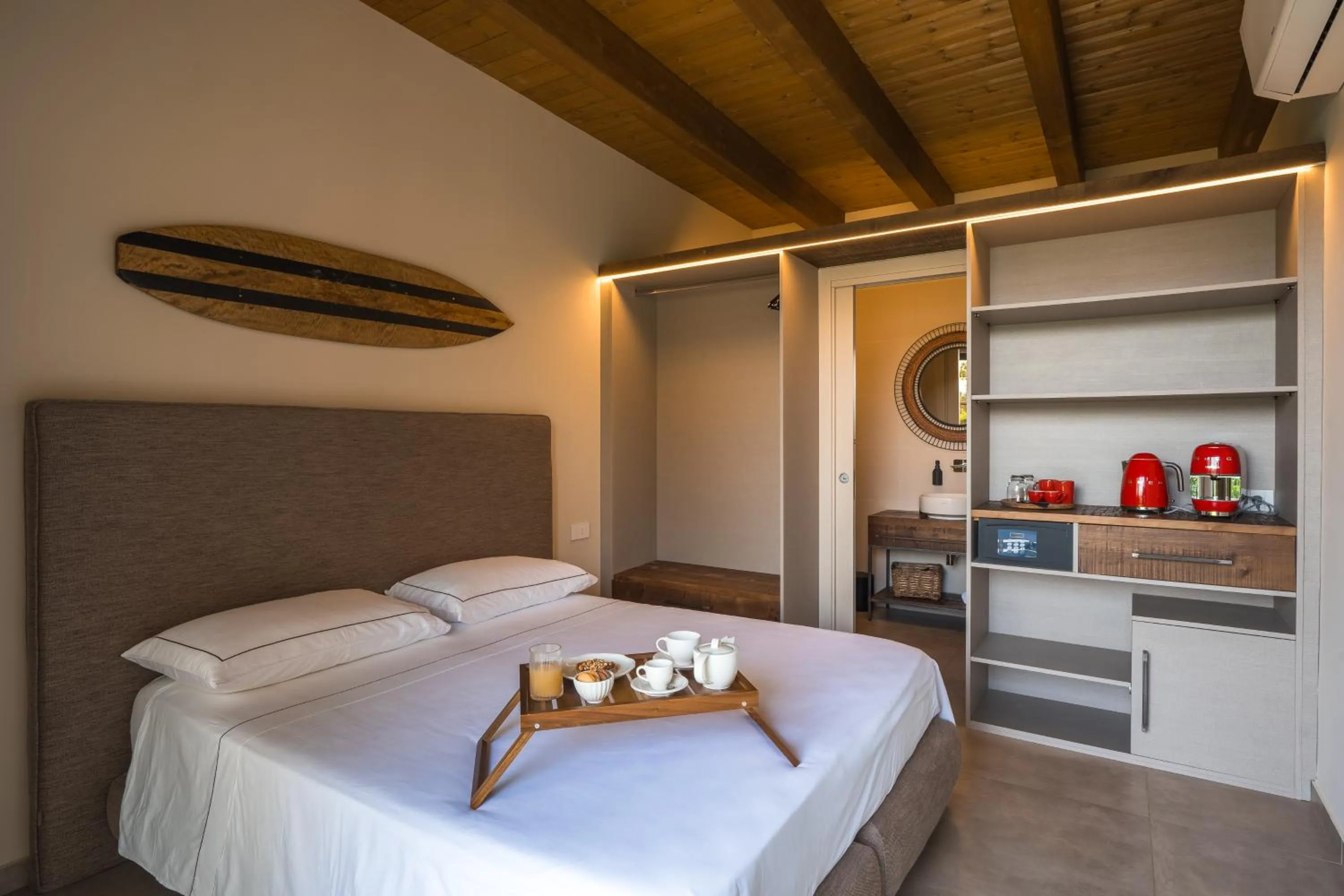Breakfast, Bed in Hang Loose Cottage Hotel & Resort 4 stelle Gizzeria Calabria
