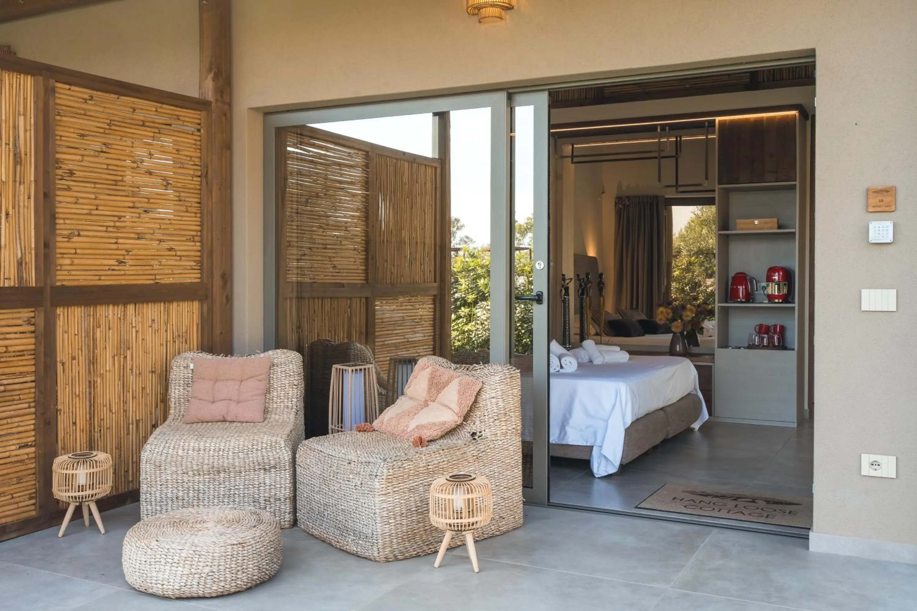 Patio in Hang Loose Cottage Hotel & Resort 4 stelle Gizzeria Calabria