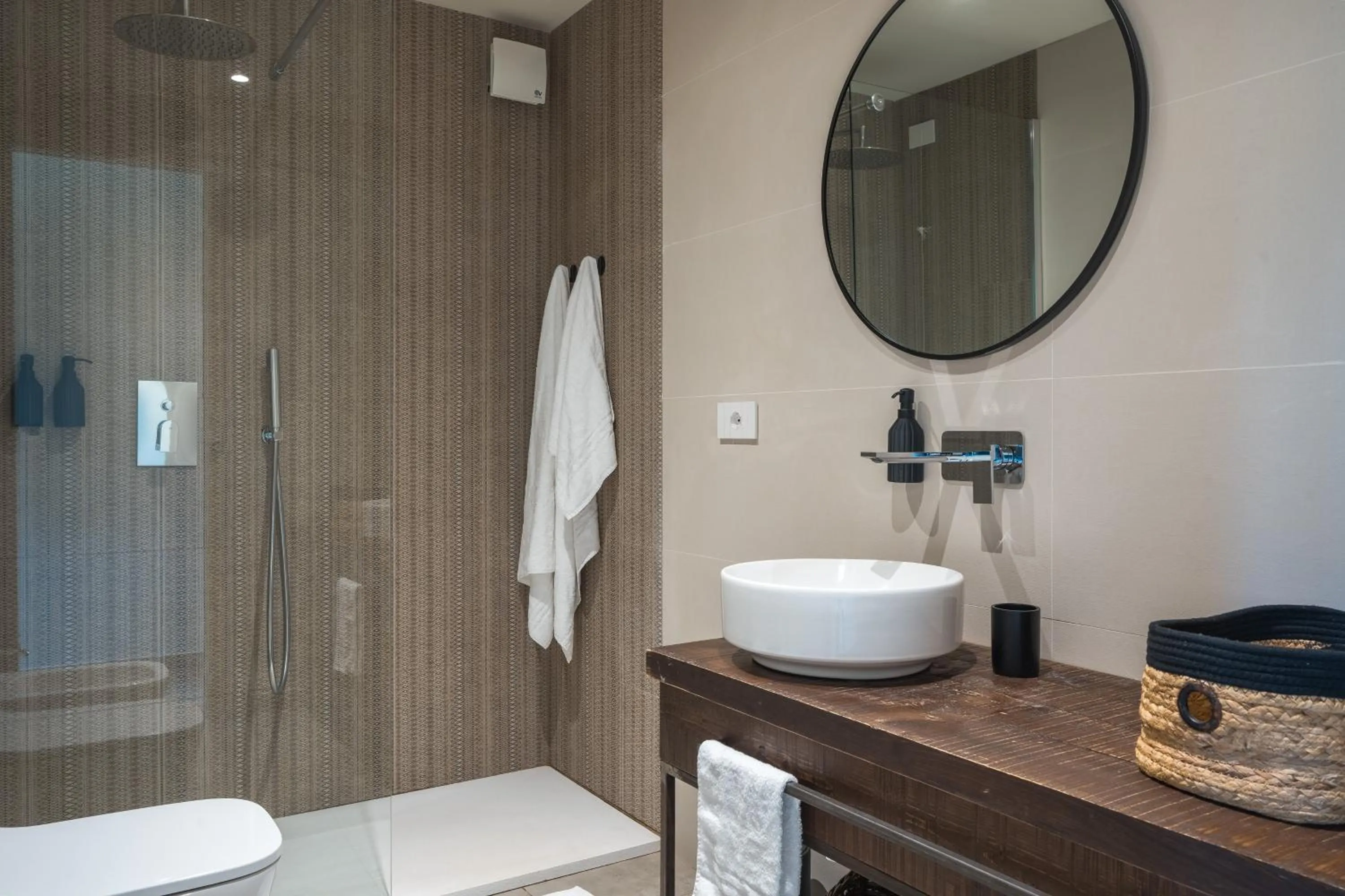 Shower in Hang Loose Cottage Hotel & Resort 4 stelle Gizzeria Calabria