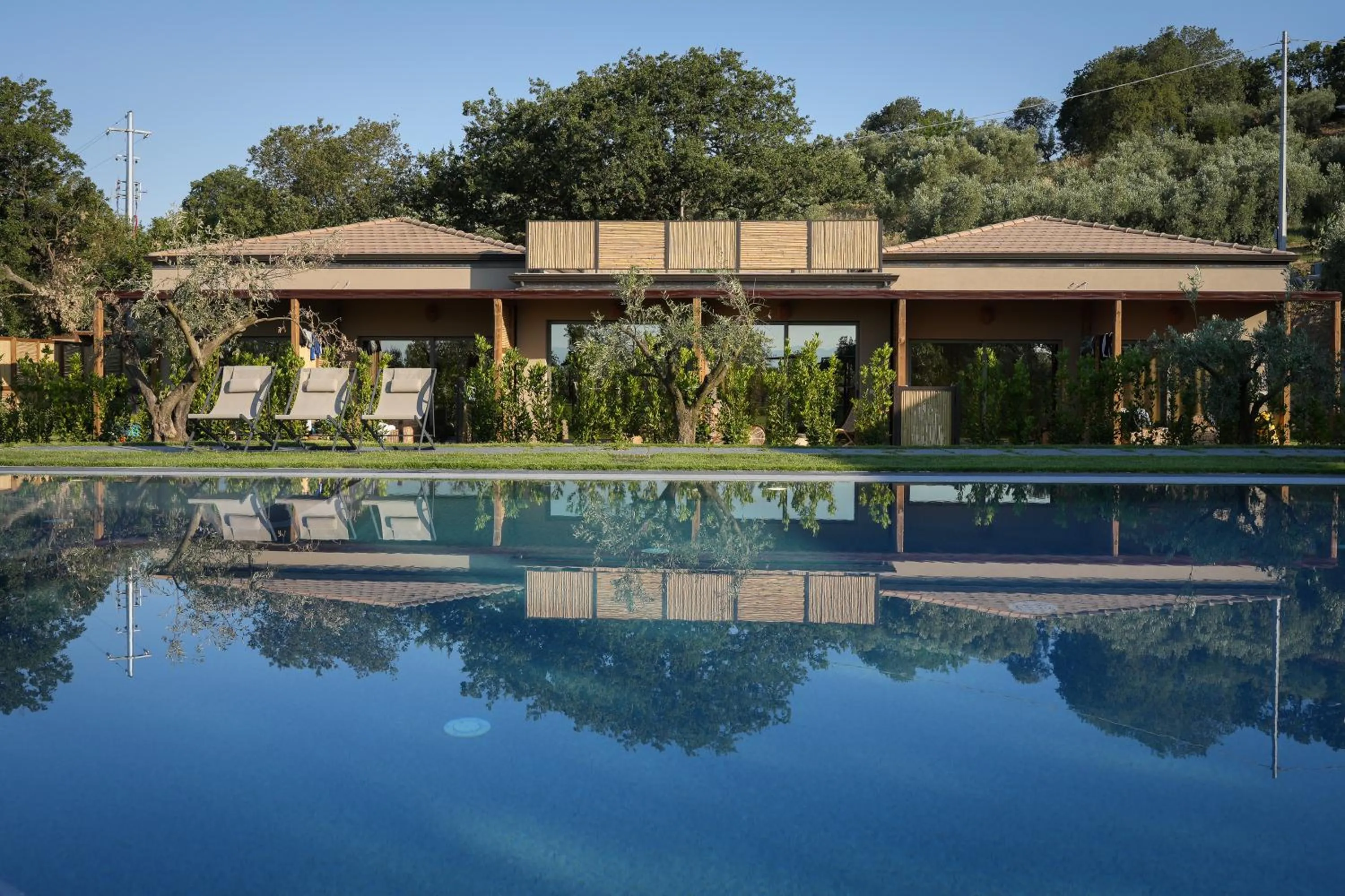 Property building in Hang Loose Cottage Hotel & Resort 4 stelle Gizzeria Calabria