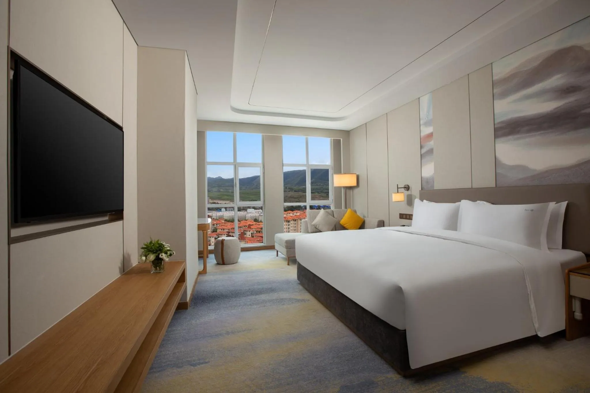 Photo of the whole room, Bed in Holiday Inn Xining Datong by IHG