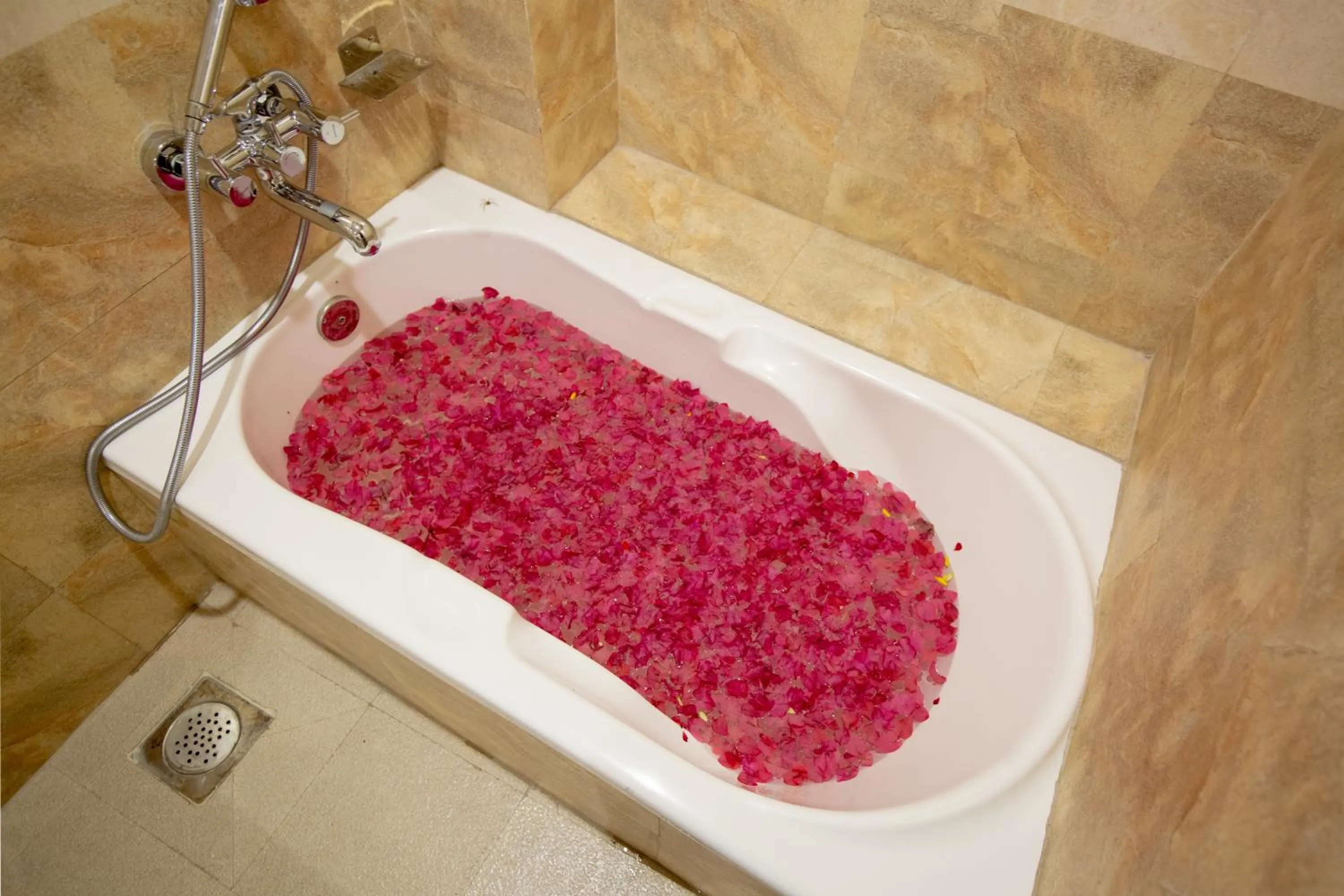 Bath in Paradise Boutique Hotel