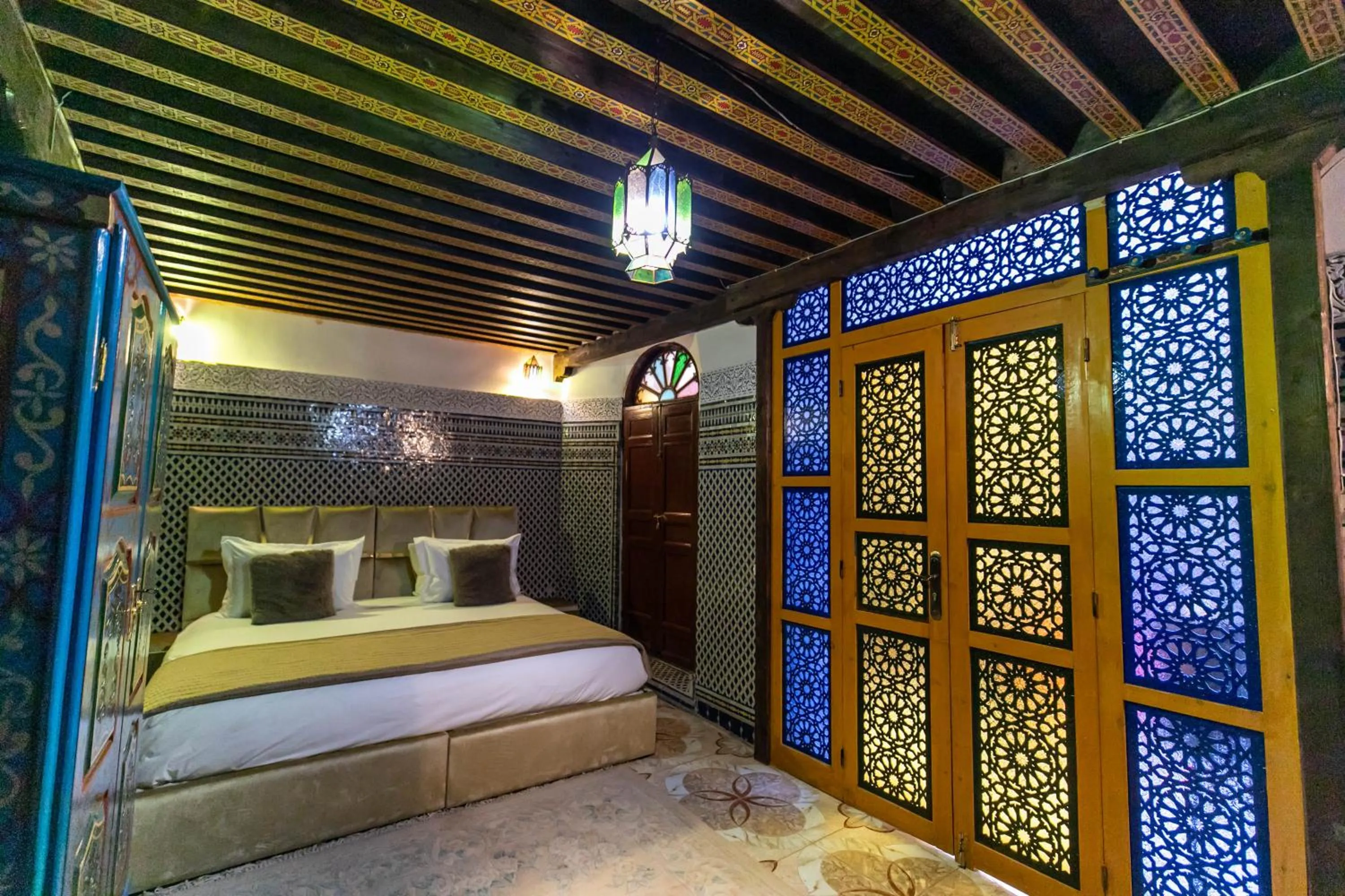 Bed in Riad Hadia Fes - Prestige Stay
