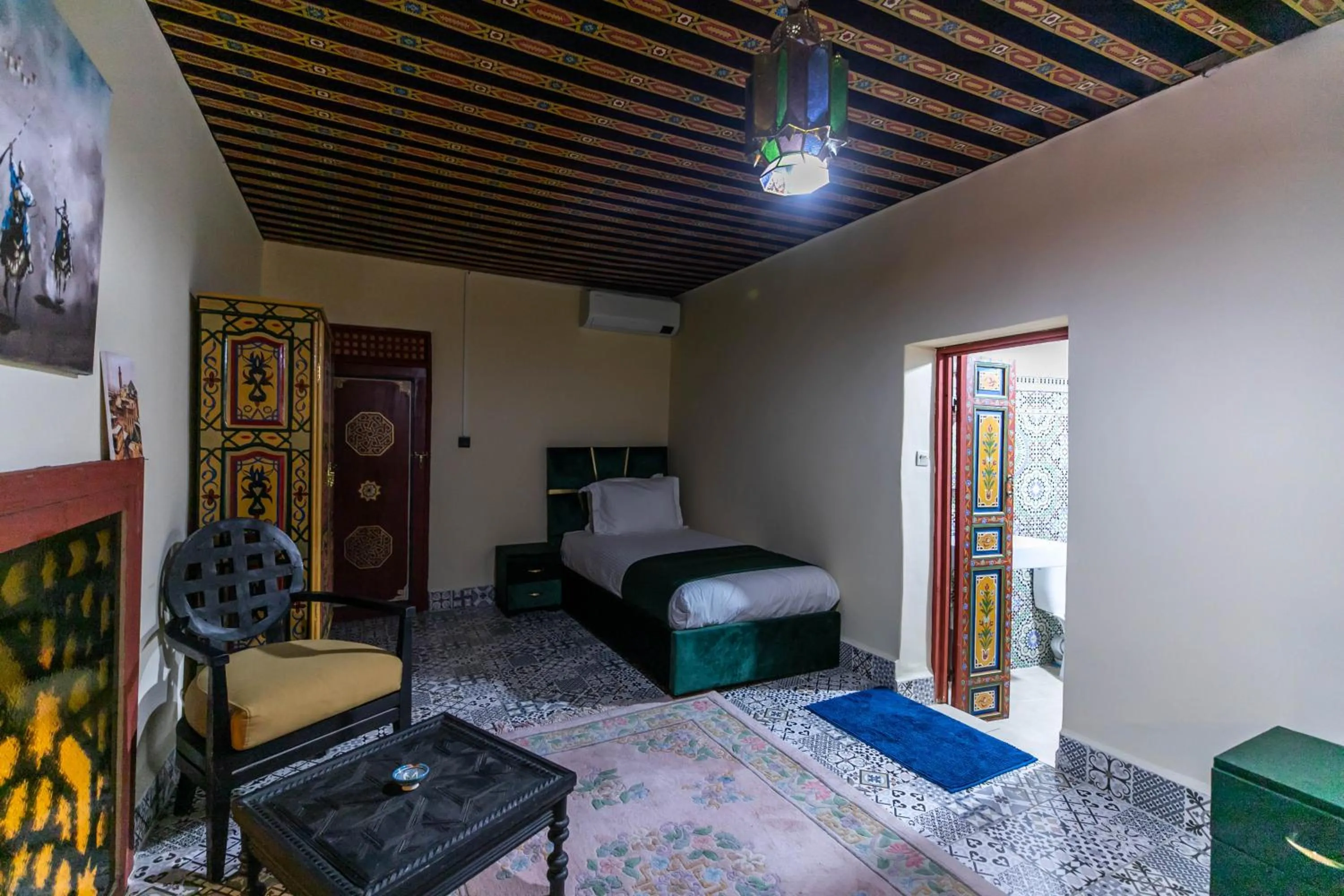 Bed in Riad Hadia Fes - Prestige Stay