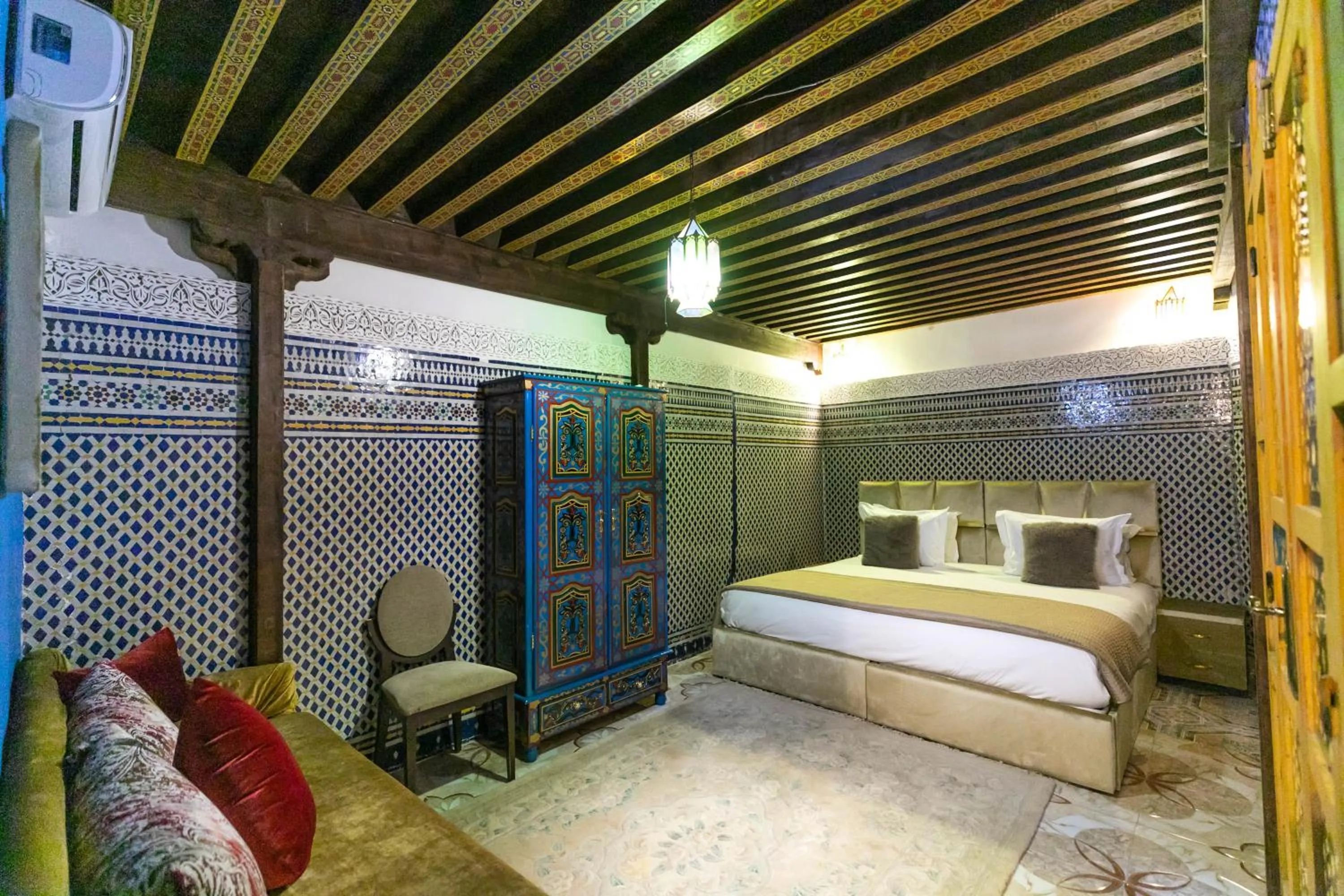 Bed in Riad Hadia Fes - Prestige Stay