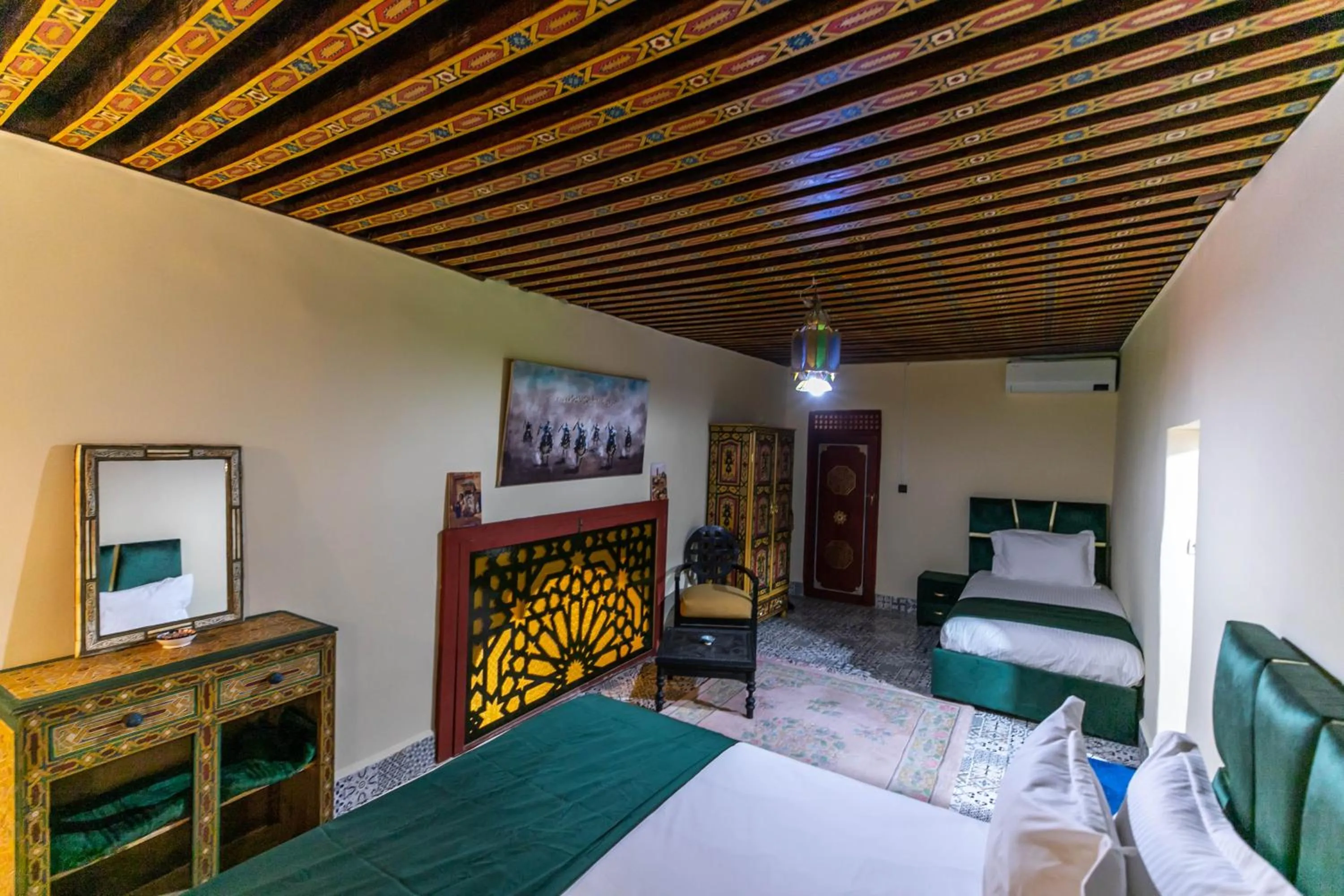 Bed in Riad Hadia Fes - Prestige Stay