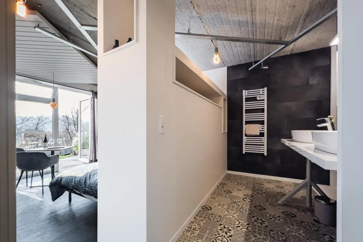 Property building in Le Garage